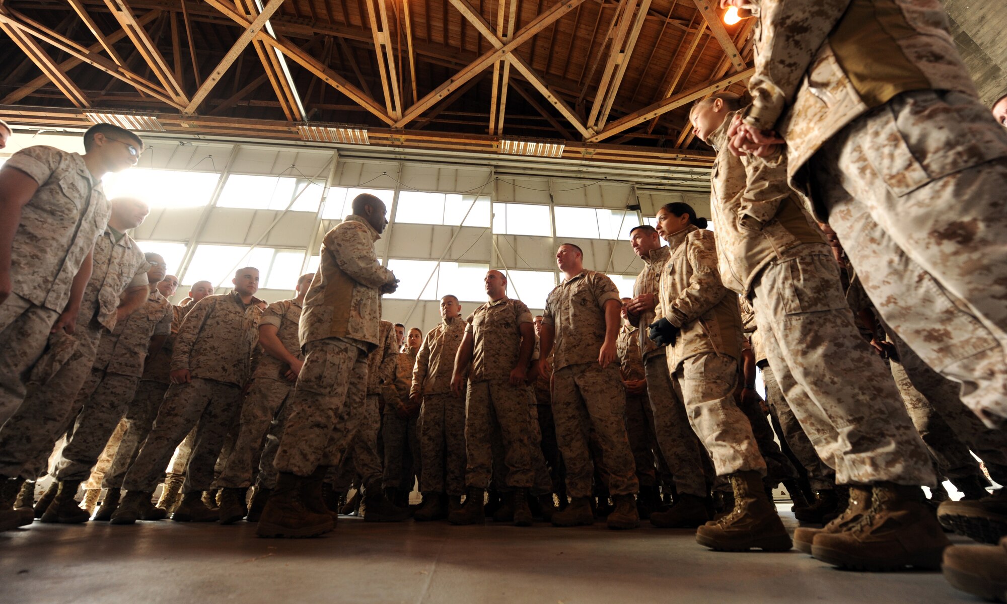 MOUNTAIN HOME AIR FORCE BASE, Idaho -- Sgt. Maj. Keith Davis, 314th Marine Fighter Attack Squadron from Mirmar Air Base, Calif., gives a safety brief to Marines in hangar 201 here Oct. 28. The 314th VMFA is participating in the Mountain Roundup Exercise. Mountain Roundup is a large-force exercise running from Oct. 12 to 29 that includes participants from the German air force and U.S. Air Force, Navy and Marine Corps. (U.S. Air Force photo by Senior Airman Debbie Lockhart))