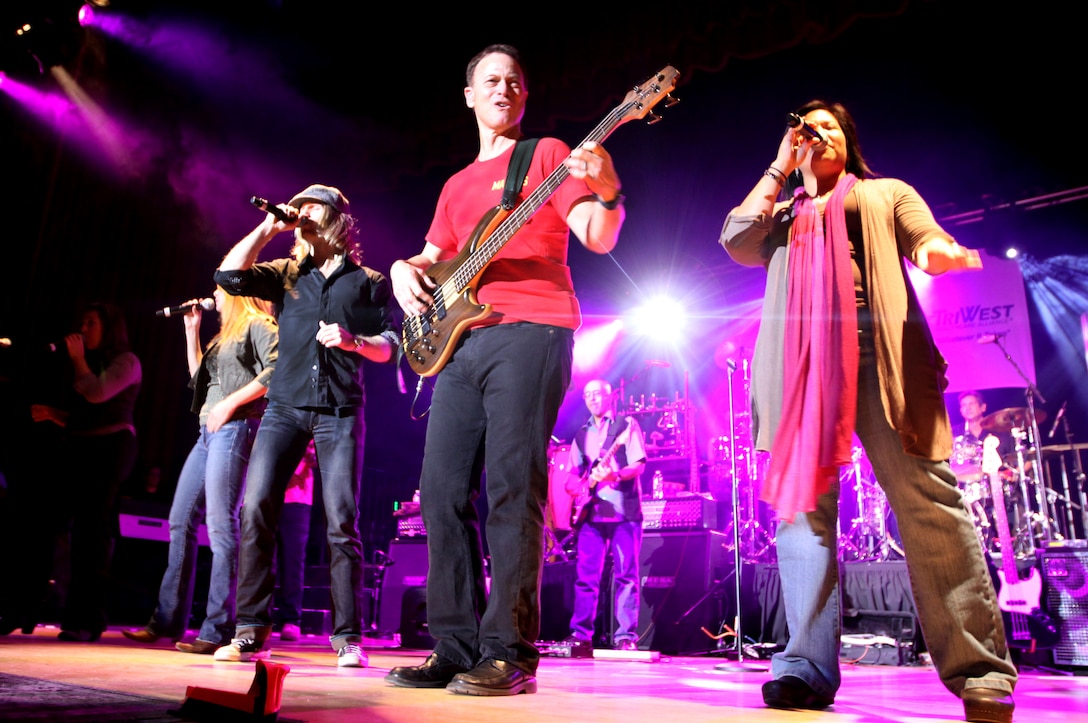 Garry Senise and “The Lt. Dan Band” performed a free concert at Camp Pendleton’s base theater that was sponsored by the United Service Organization, Oct. 31. The show drew in more than 200 service members and their family. During the concert Sinise and his band played hit titles form popular musicians, such as Jimmy Hendrix, The Charlie Daniels Band, Linkin Park and numerous others.