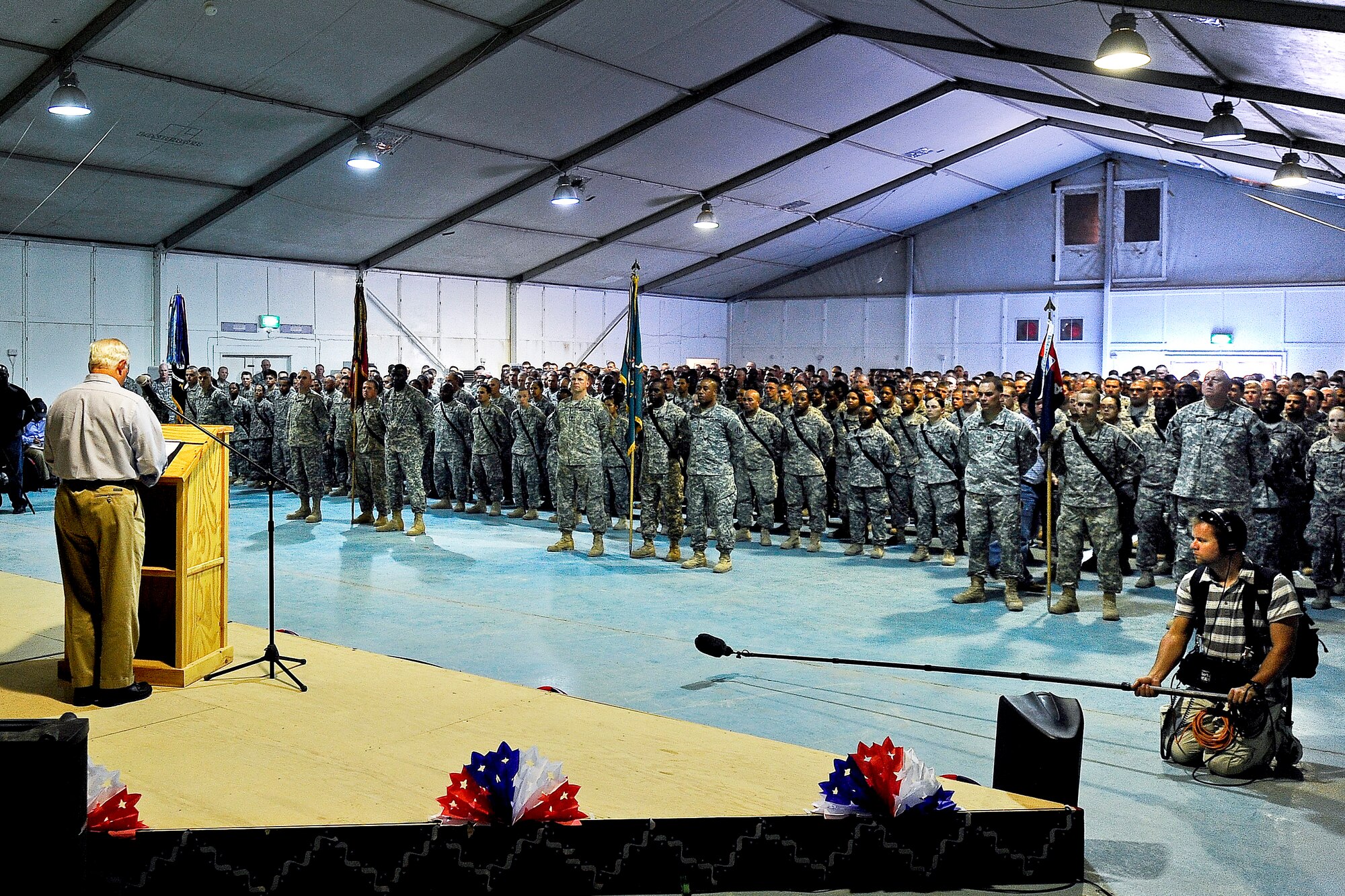 Secretary of Defense Robert M. Gates talks with troops and invites questions in Ramadi, Iraq, Sept.1, 2010.   Secretary Gates was visiting Iraq to mark the end of U.S. combat operations in the country. (Defense Department photo/Master Sgt. Jerry Morrison)