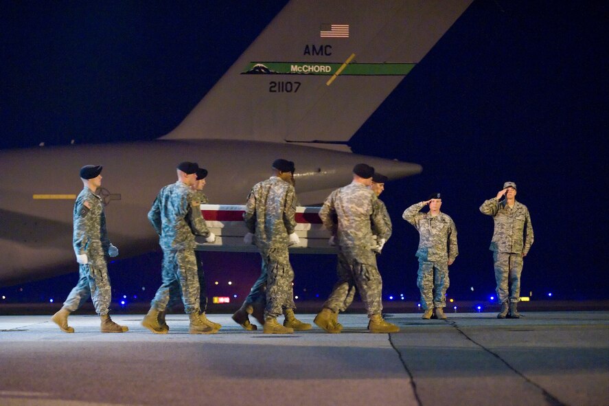 A U.S. Army carry team transfers the remains of Army Pvt. Charles M. High, of Albuquerque, N.M., at Dover Air Force Base, Del., Aug. 19, 2010. High was assigned to the 1st Battalion, 327th Infantry Regiment, 1st Brigade Combat Team, 101st Airborne Division (Air Assault), Fort Campbell, Ky. (U.S. Air Force photo/Roland Balik) 
