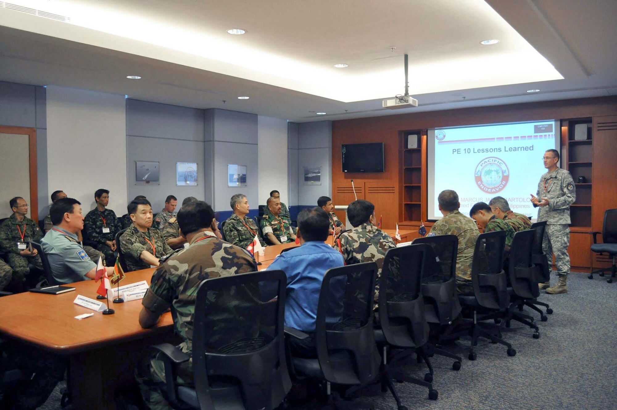 Army Lt. Col. Justin Pickett gives a lessons-learned presentation to senior military communicators from 16 Asia-Pacific nations during Pacific Endeavor workshop at Endeavor at Changi Naval Base, Singapore Aug. 27, 2010. Hosted by the Singapore Armed Forces and U.S. Pacific Command, Pacific Endeavor is a humanitarian communication workshop that brings together militaries, non-governmental organizations and private industry to fully test communication procedures during natural disasters. (U.S. Navy photo/Lt. Theresa Donnelly)
