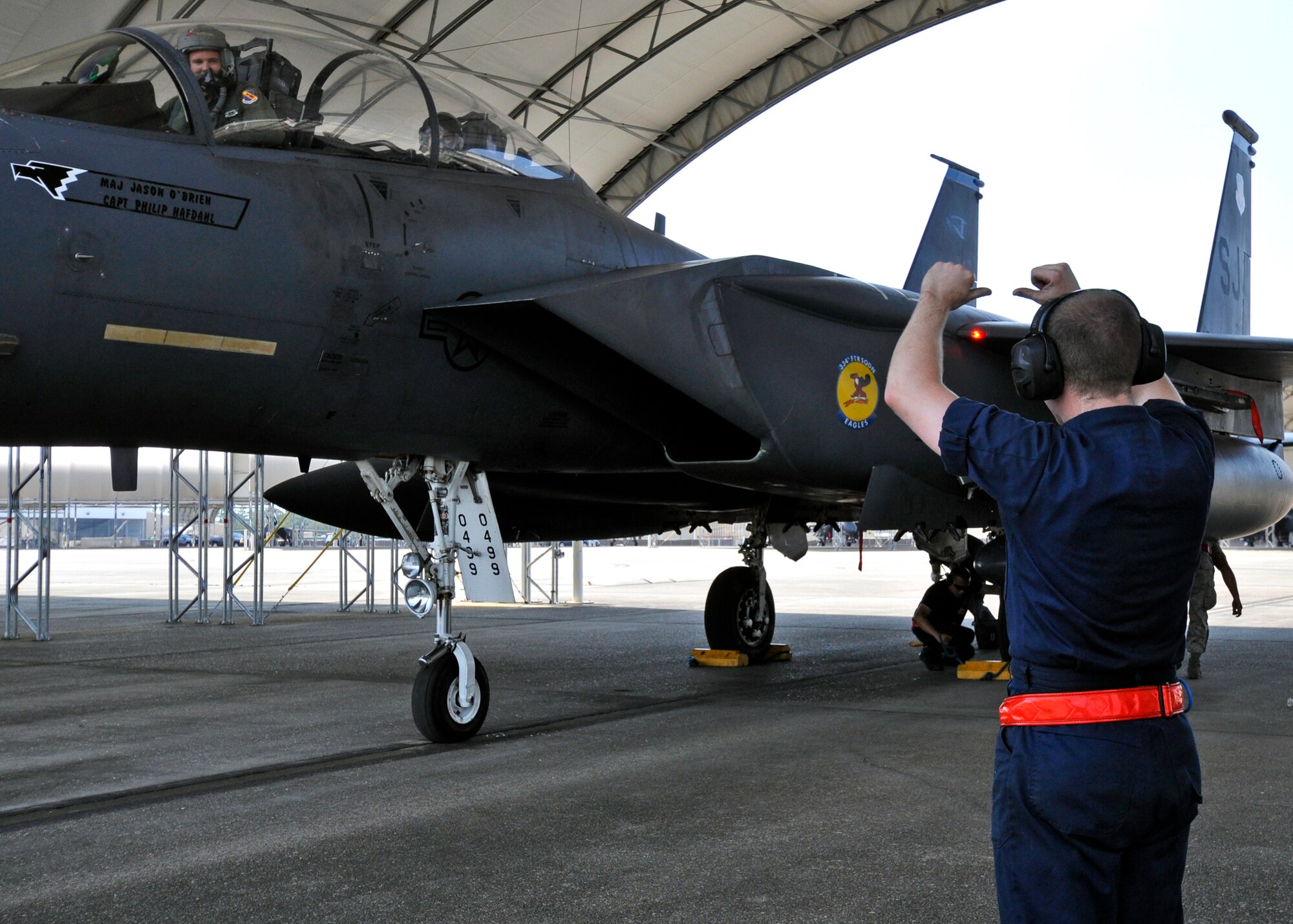 A 4th Fighter Wing crew chief signals the F-15E Strike Eagle aircrew upon arrival to Eglin Air Force Base Fla., Sept. 2 as part of a hurricane evacuation from Seymour Johnson AFB, N.C.  Approximately 30 Strike Eagles, three KC-135 Stratotankers and 300 personnel arrived to beddown the aircraft as Hurricane Earl headed for the N.C. coast.  The 33rd Fighter Wing, a former F-15 unit now the training wing for the F-35 Lightning II, provided flightline space for the aircraft.  (U.S. Air Force photo/Samuel King Jr.)