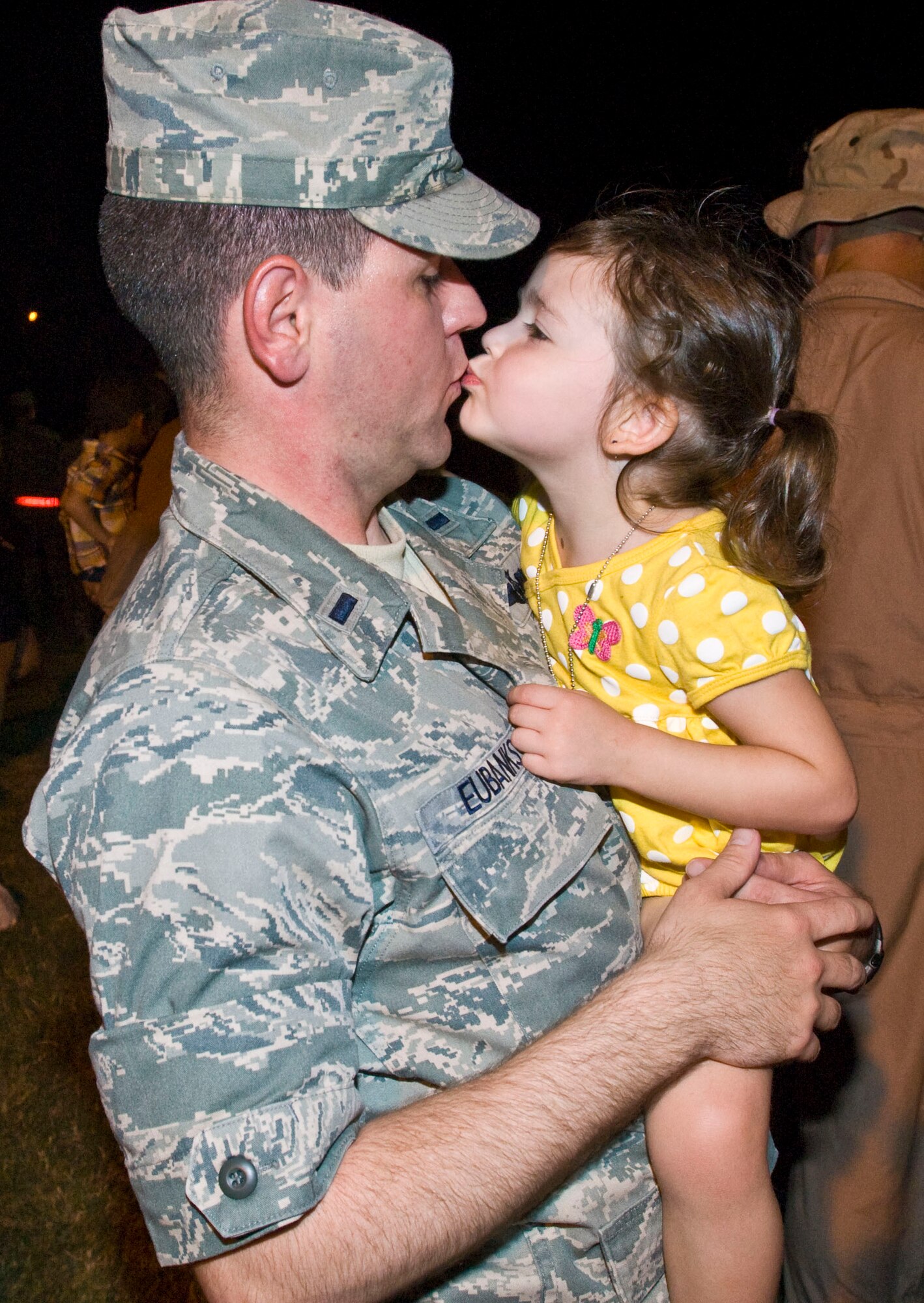 1st Lt. Cory Eubanks, 19th Aircraft Maintenance Squadron, kisses his daughter, Ryleigh, 3, Sept. 1 at the Little Rock Air Force Base passenger terminal. Family members, friends and base leaders came out to welcome home more than 160 Airmen returning from deployments in Southwest Asia. (U.S. Air Force photo by Staff Sgt. Nestor Cruz)