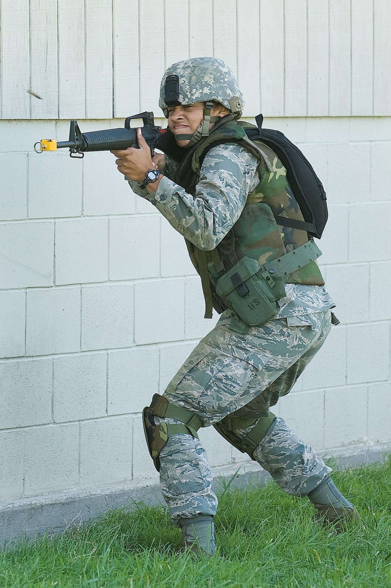 1st Lt. Autumn Brown, 436th Aerial Port Squadron, peers through the site of an M-16 as part of an Expeditionary Combat Skills Training class on Dover Air Force Base, Del., Aug. 27, 2010. The training course fulfilled the predeployment requirement for 16 Airmen heading downrange. (U.S. Air Force photo by Jason Minto/Released)