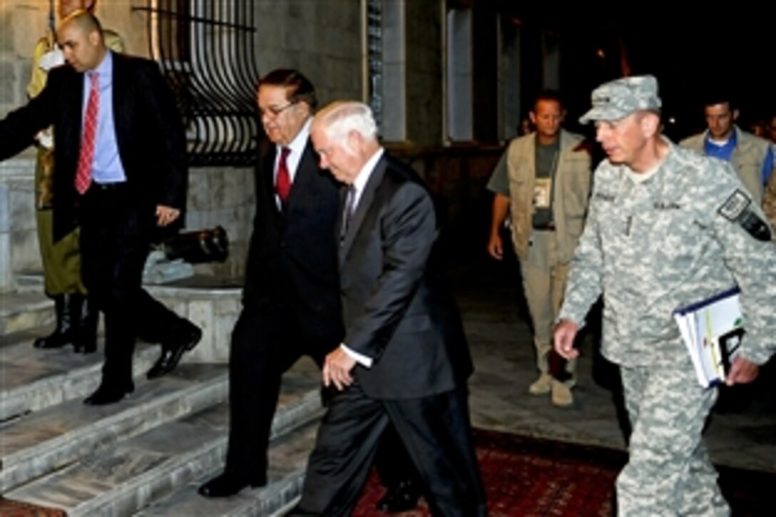 U.S. Defense Secretary Robert M. Gates walks into the Presidential Palace with U.S. Army Gen. David H Petraeus, commander of the International Security Assistance Force, to meet with President Hamid Karzai in Kabul, Afghanistan, Sept. 2, 2010.  