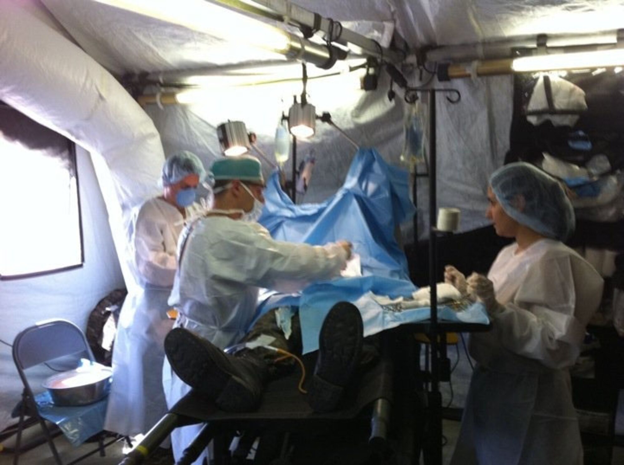 A team of Armenian surgeons simulate a field surgery in an Expeditionary
Medical Support (EMEDS) system on the second day of a three-day exercise
outside of Zarh, Armenia. It was the first time the Armenian military had
deployed EMEDS to the field. (U.S. Air Force photo/Maj. Dan Zablotzky)
