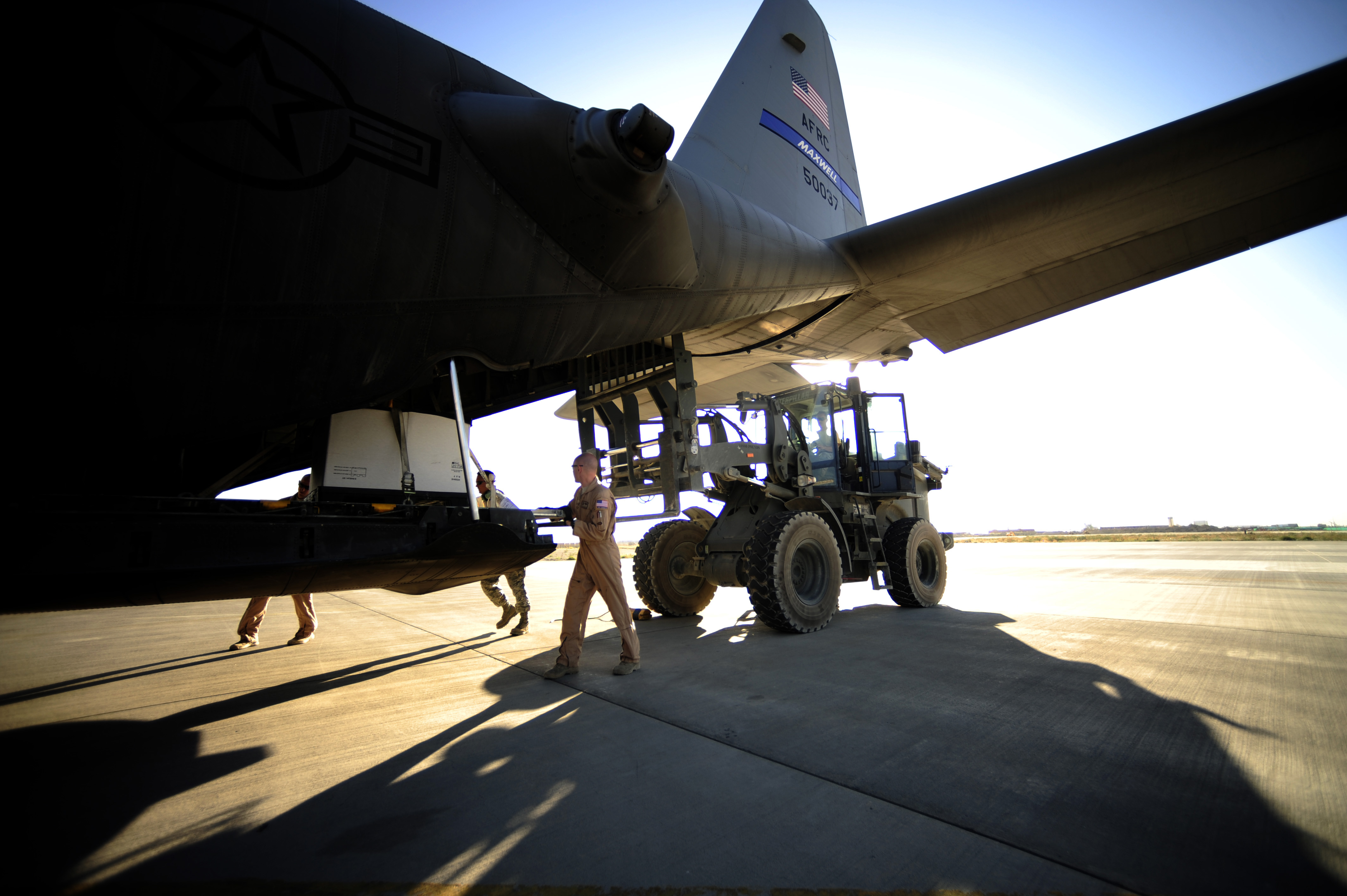 Mobility Airmen Help Deliver More Than 10 Million Pounds Of Aid To Pakistan 31st Marine 