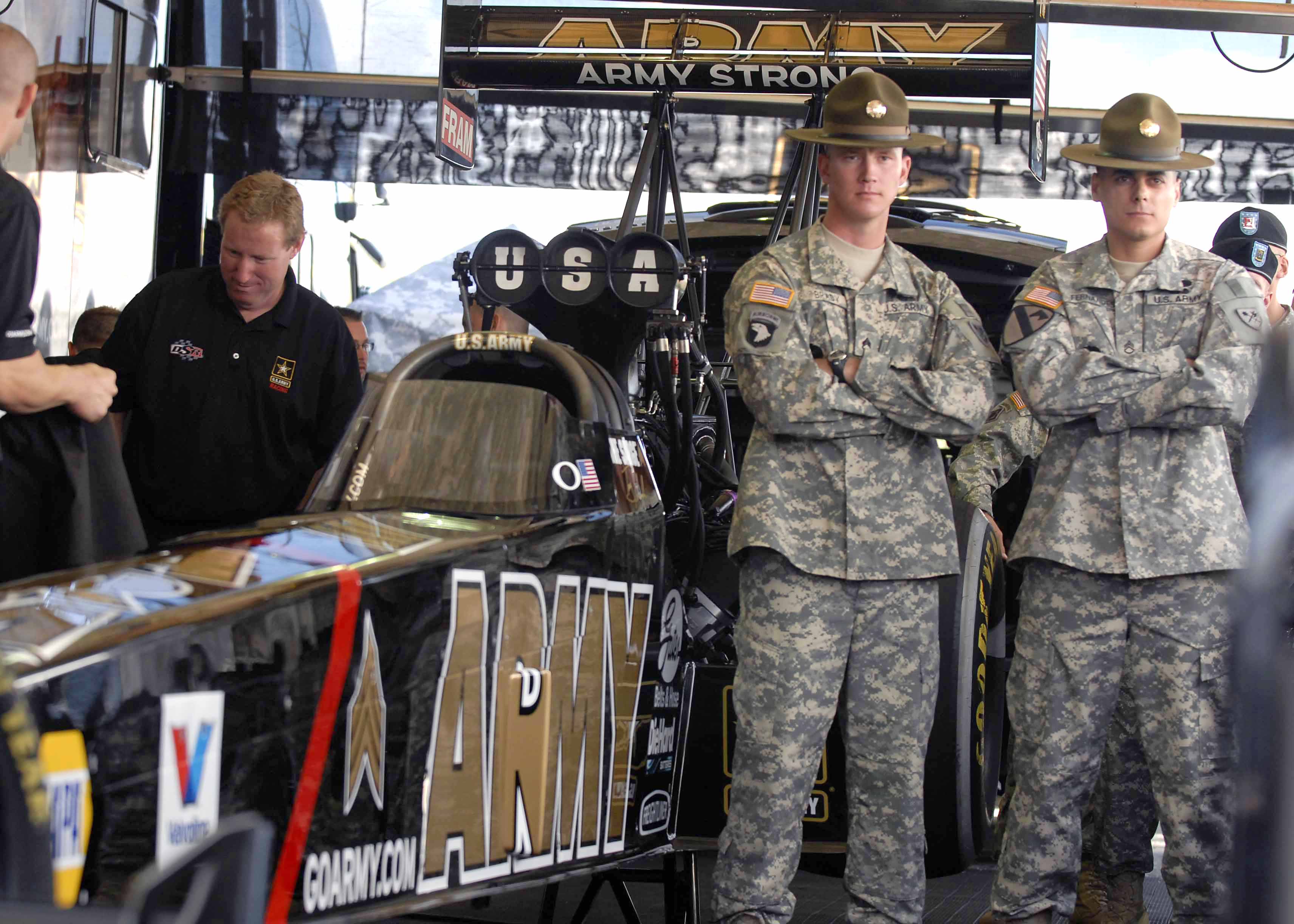Fort Knox S Drill Sergeant Of The Year Staff Sgt Benjamin Brady And Runner Up Staff Sgt