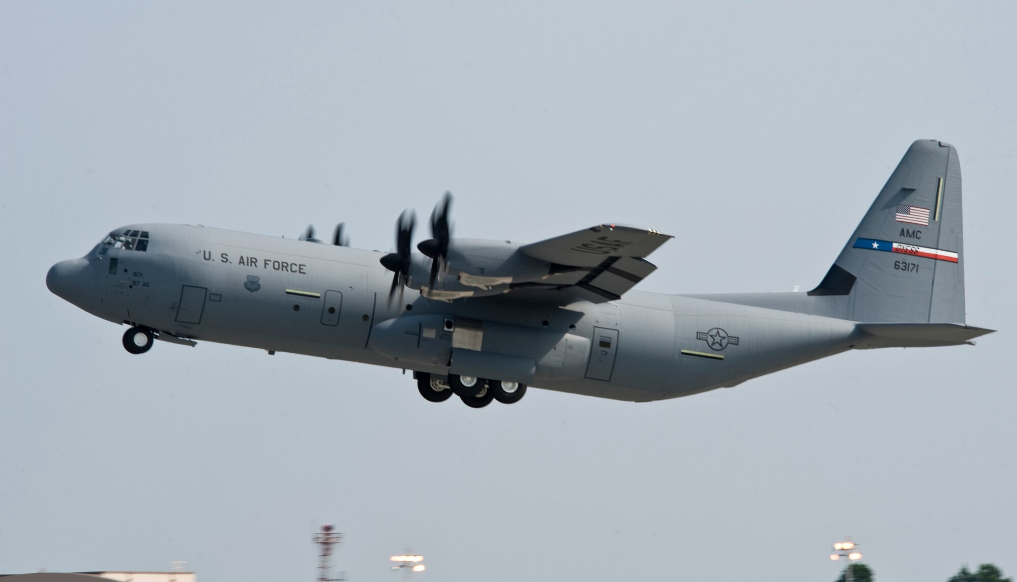 Dyess Air Force Base will soon be receiving it's second J Model C-130 which
recently completed its first flight successfully Sept. 8, at the Lockheed
Martin facility in Georgia. Number two is expected to be delivered to Dyess
Oct. 5 by Air Combat Command Commander Gen. William M. Fraser III. (Courtesy Photo) 
