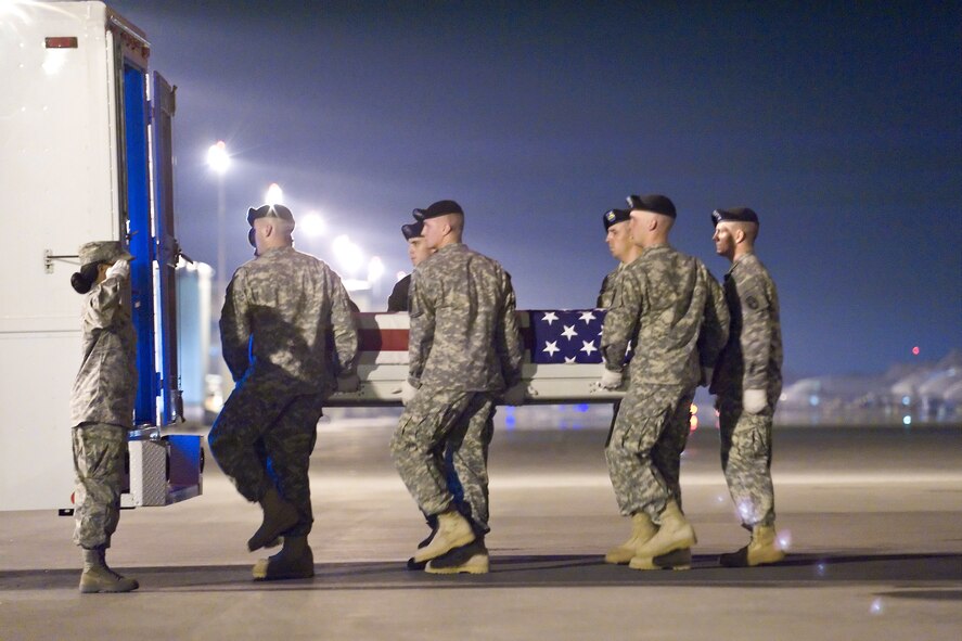 A U.S. Army carry team transfers the remains of Army Staff Sgt. Casey J. Grochowiak, at Dover Air Force Base, Del., Sept. 1, 2010. Grochowiak was assigned to 1st Battalion, 22nd Infantry Regiment, 1st Brigade Combat Team, 4th Infantry Division, Fort Carson, Colo. (U.S. Air Force photo/Roland Balik)