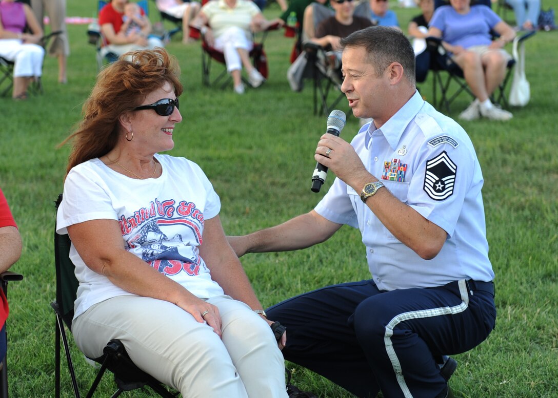 SMSgt Steve Thulon seranades a concert goer.