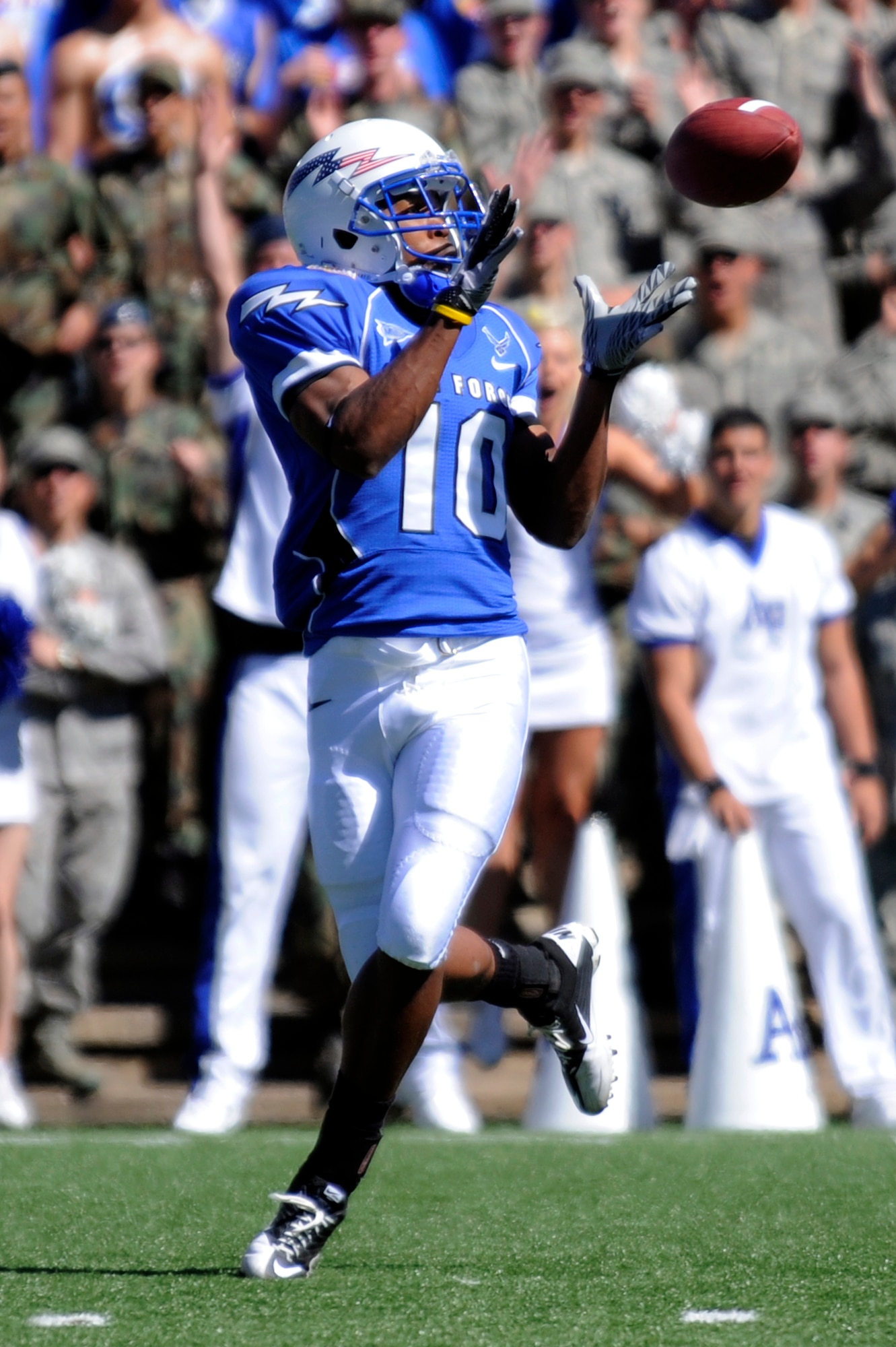 Falcons rout Cougars, 35-14, in Mountain West Conference opener > Air Force  > Article Display