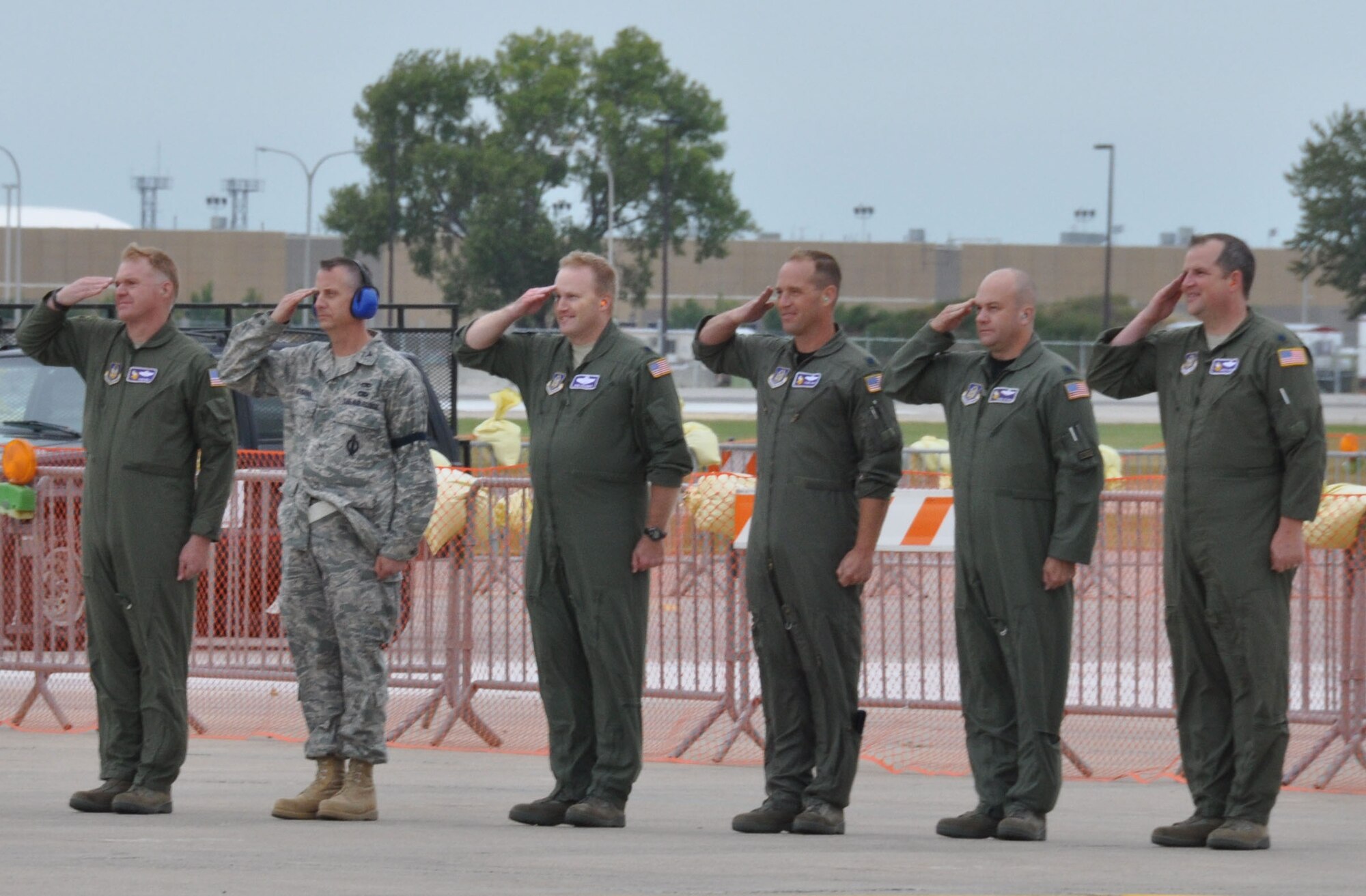 934th Airlift Wing senior leaders render a salute as deployers taxi out for a deployment to Southwest Asia Sept. 10. (Air Force Photo/Paul Zadach)