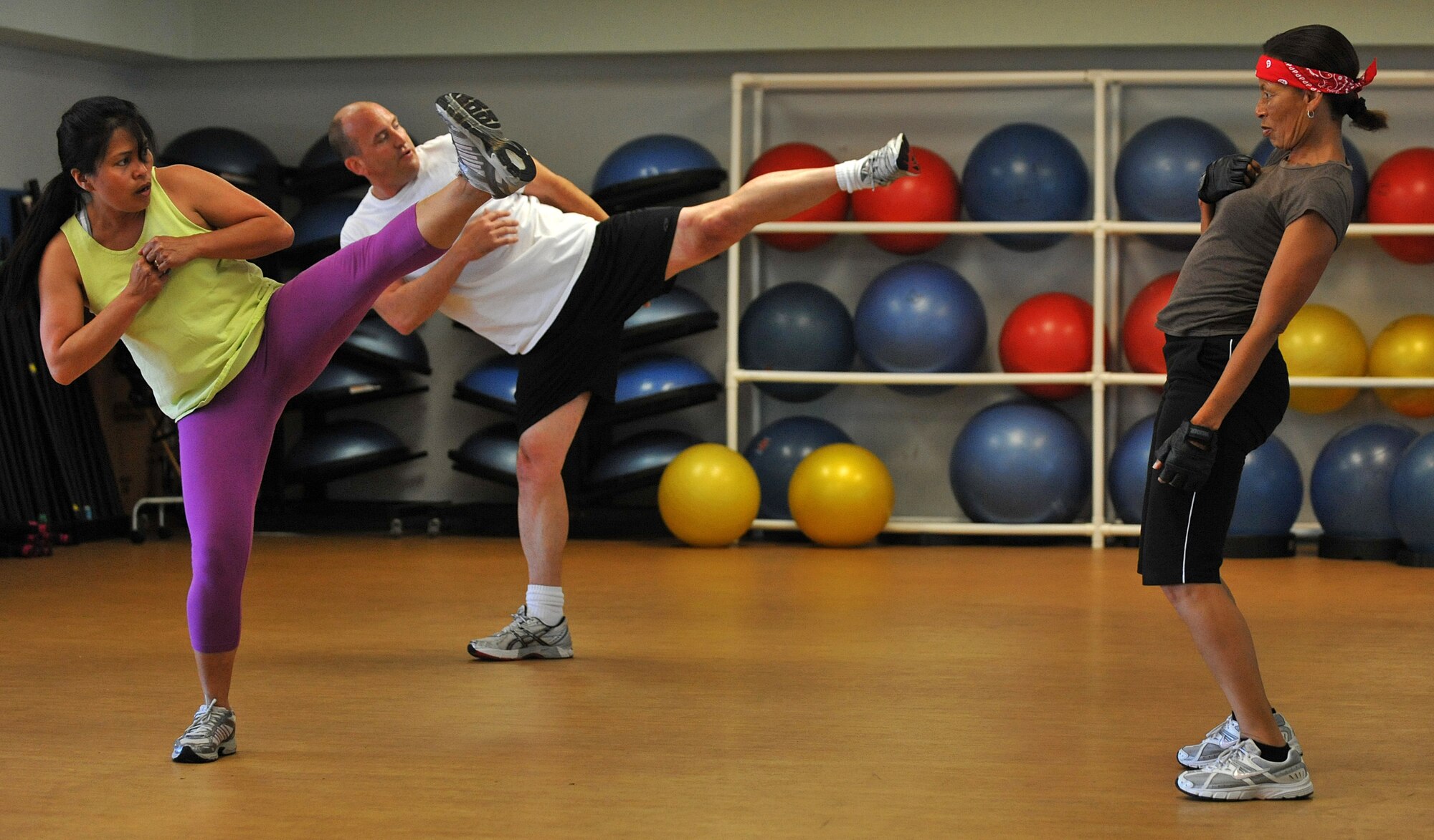 VANDENBERG AIR FORCE BASE, Calif. - Leading her class, Anita Tubbs, evaluates the moves of two members at the Cardio Kickboxing class at the Airman and Family Readiness Center here Tuesday, Sept. 14, 2010. Cardio Kickboxing is offered Tuesdays and Thursdays at noon. (U.S. Air Force photo/Senior Airman Andrew Lee)