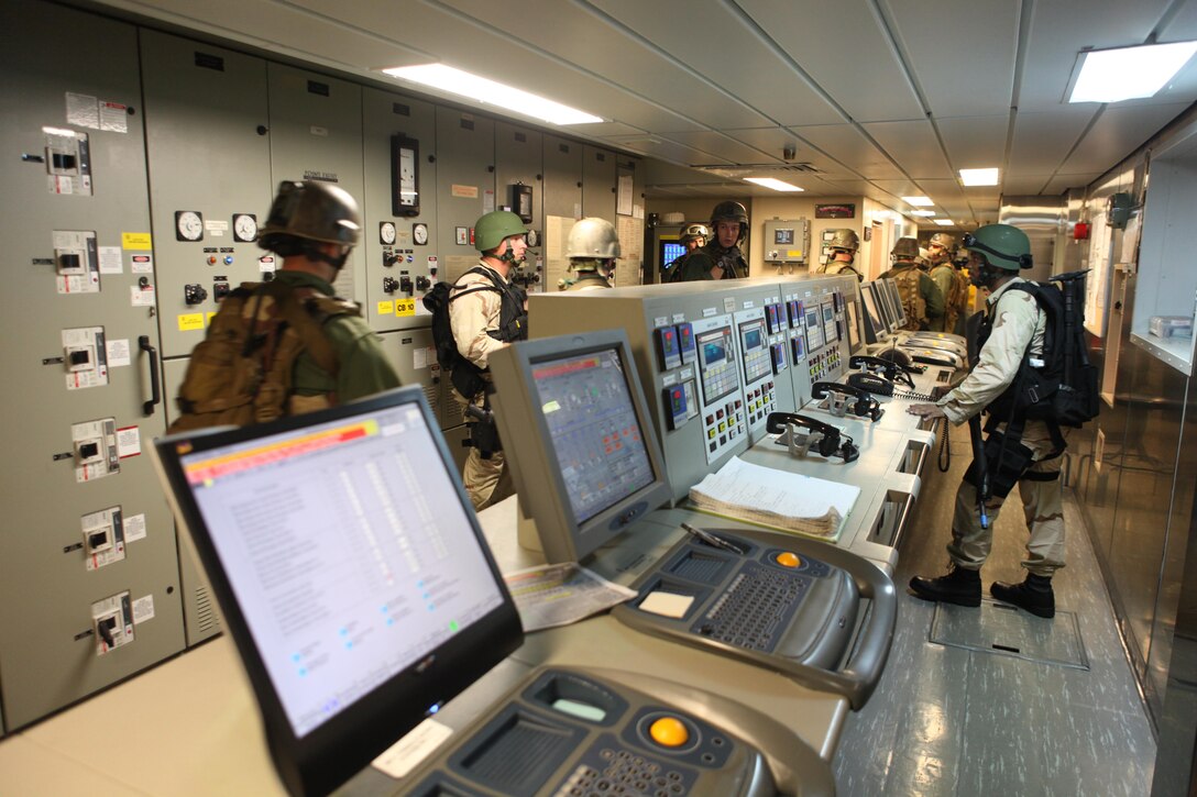 September 17, 2010, U.S. Navy prize team members with the forward deployed amphibious assault ship U.S.S. Essex (LHD 2), and U.S. Marines with Force Recon Platoon (FRP), 31st Marine Expeditionary Unit, take control of the engine control room aboard U.S. Navy Ship Alan Shepard, during a Visit, Board, Search, and Seizure (VBSS) exercise in support of exercise Valiant Shield, which is part of a certification exercise conducted by the 31st MEU.