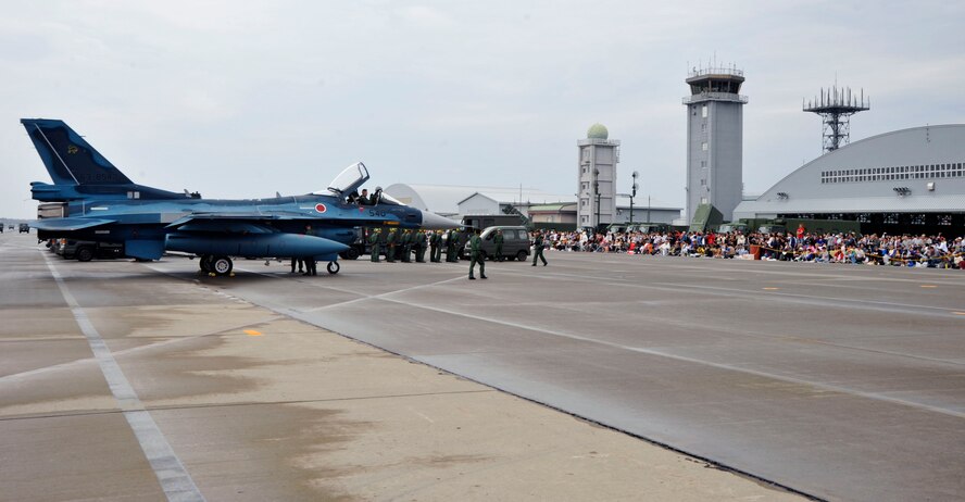 A crowd watches as a Japan Air Self-Defense Force F-2 aircraft taxis onto the runway at Misawa Air Base, Japan, during the annual air festival, here, Sept. 19, 2010. To kick off the Misawa Air Festival, the F-2 performed a bi-lateral flyby with a U.S. Air Force F-16 Flying Falcon. (U.S. Air Force Photo/Tech. Sgt. Russell McBride) (Released)