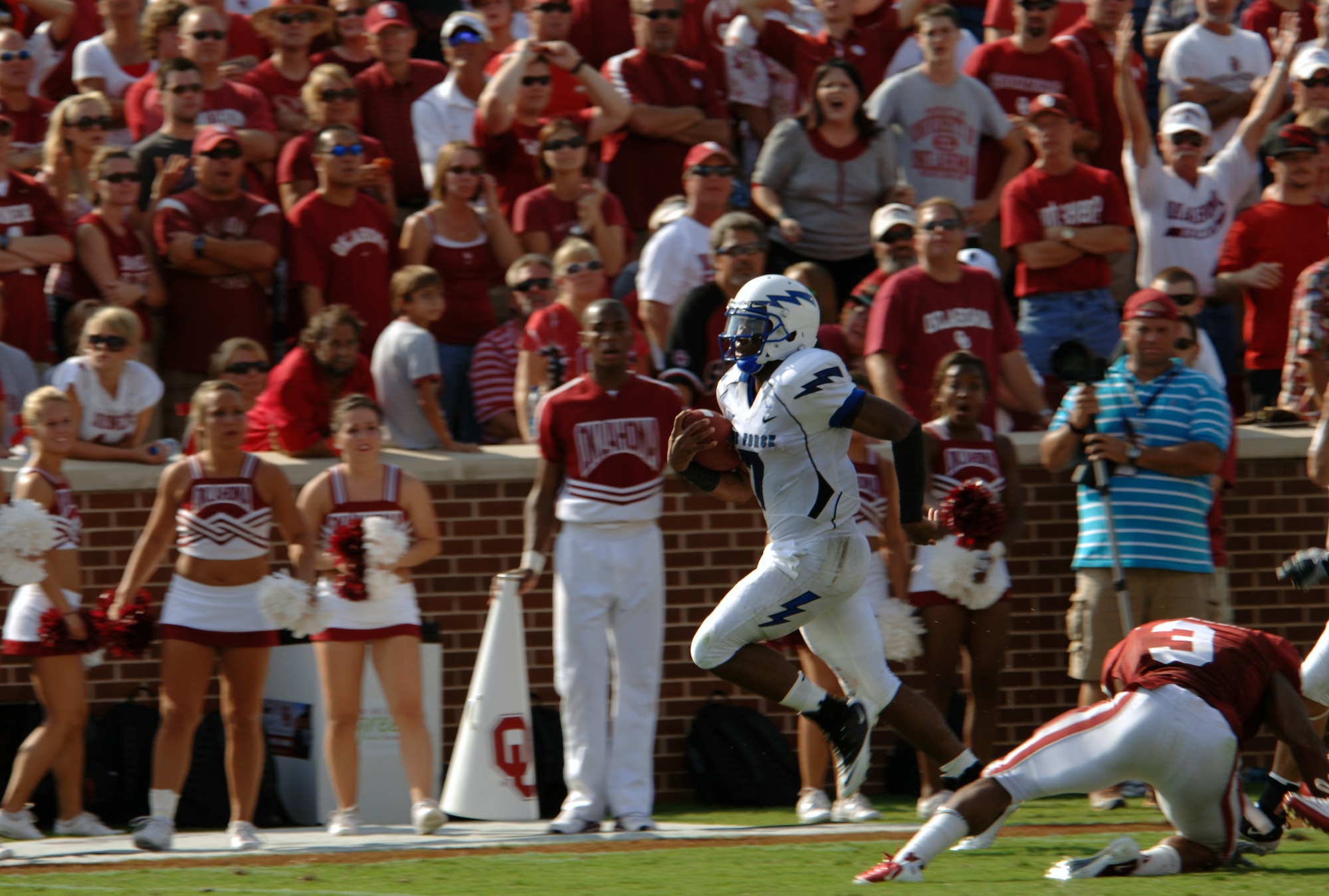 Falcon junior quarterback Tim Jefferson Jr. sprints down the sideline for a 38-yard touchdown run Saturday, Sept. 18, 2010 at Oklahoma University's Memorial Stadium in Norman, Okla.  Jefferson finished the game with 96 yards on the ground and 107 in the air.  The Falcons came back from a 17-point deficit, but fell short by three with a final of 27-24.  (U.S. Air Force photo/Staff Sgt. Raymond Hoy)