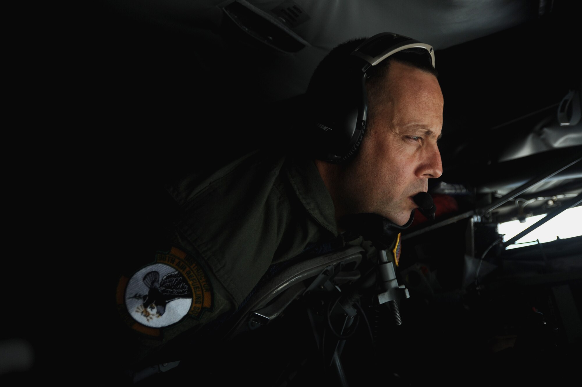 OVER THE PACIFIC -- Senior Master Sgt. Dicky Hunt, 96th Air Refueling Squadron boom operator, transfers fuel through the KC-135 Stratotanker?s boom to a C-17 Globemaster III during a refueling mission Sept. 18. They performed a refueling mission with a C-17 bound for Andersen Air Base, Guam. The C-17, assigned to the 15th Wing, Joint Base Pearl Harbor Hickam, is operated by the 15th Wing and the Hawaii National Guard?s 154th Wing. Through a Total Force Integration partnership, the Activity Duty and Guard units jointly operate the C-17, the KC-135 Stratotanker and the F-22 Raptor. (U.S. Air Force photo/Staff Sgt. Mike Meares)