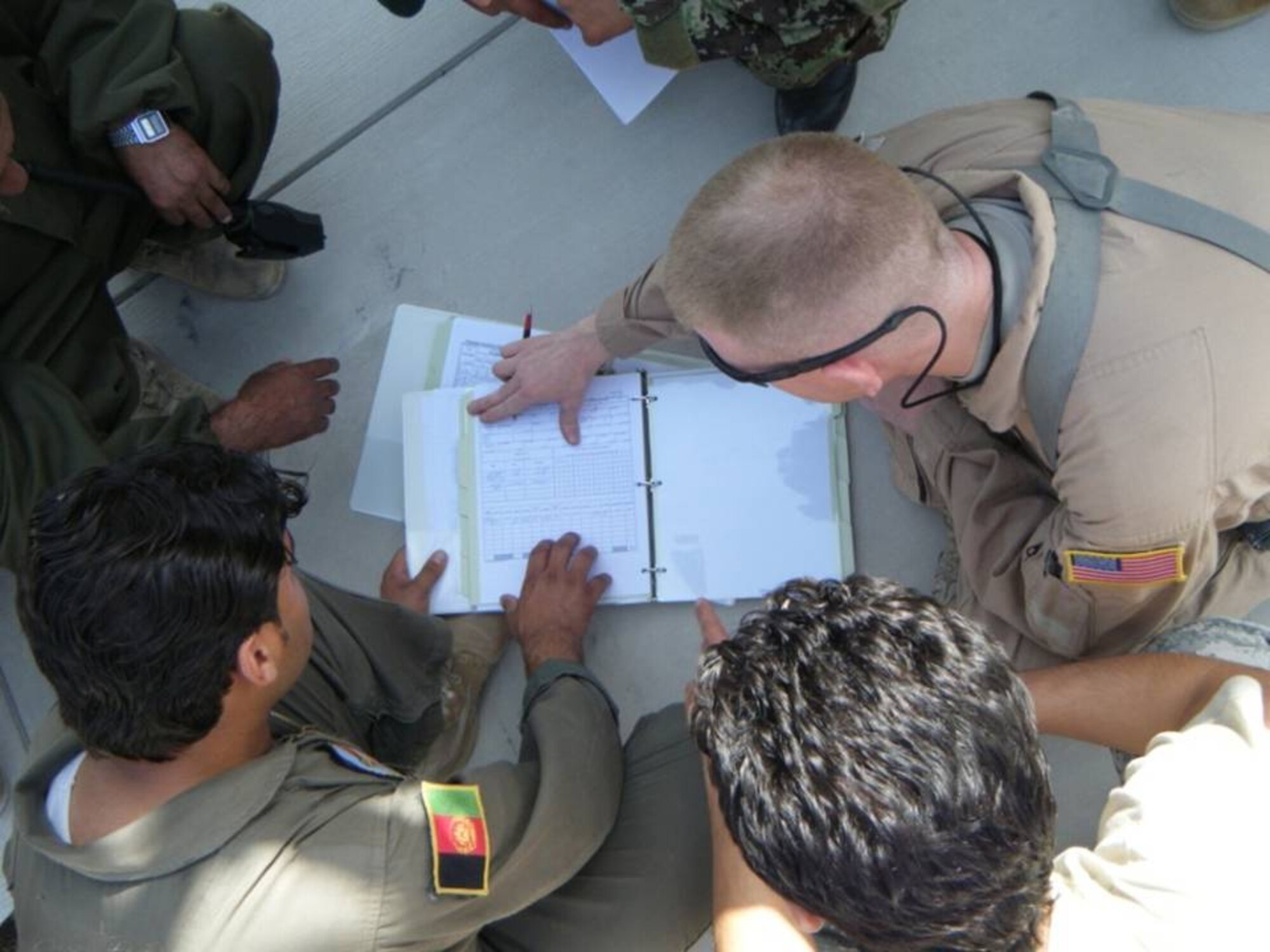 KANADHAR, Afghanistan - Members of the Kandahar Air Wing and NATO Air Training Command-Afghanistan document maintenance issues on new AAF forms on Sept 11, 2010. (U.S. Military photo/RELEASED). 
