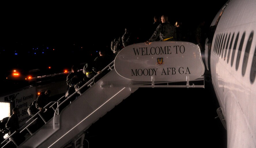 MOODY AIR FORCE BASE, Ga. -- Members from Moody start to load a commercial aircraft here. Four buses were used to load all the personnel onto the aircraft. (U. S. Air Force photo/Airman 1st Class Benjamin Wiseman)





