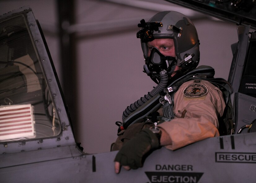 MOODY AIR FORCE BASE, Ga. -- Capt. Mathew Shelly, 75th Fighter Squadron A-10 Thunderbolt II pilot, provides his last check with his crew chief before closing the canopy here. Captain Shelly will be flying his aircraft from Moody to Afghanistan. (U.S. Air Force photo/Airman 1st Class Benjamin Wiseman)


