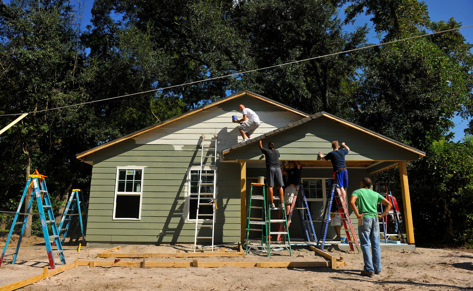 VALDOSTA, Ga. -- Members of the 23rd Mission Support Group from Moody Air Force Base, Ga., and individuals from Habitat for Humanity, paint and install paneling during a Freedom Build project here Sept. 15. Moody members are volunteering for Habitat for Humanity to help build houses in a short period of time. (U.S. Air Force photo/Airman 1st Class Joshua Green)
