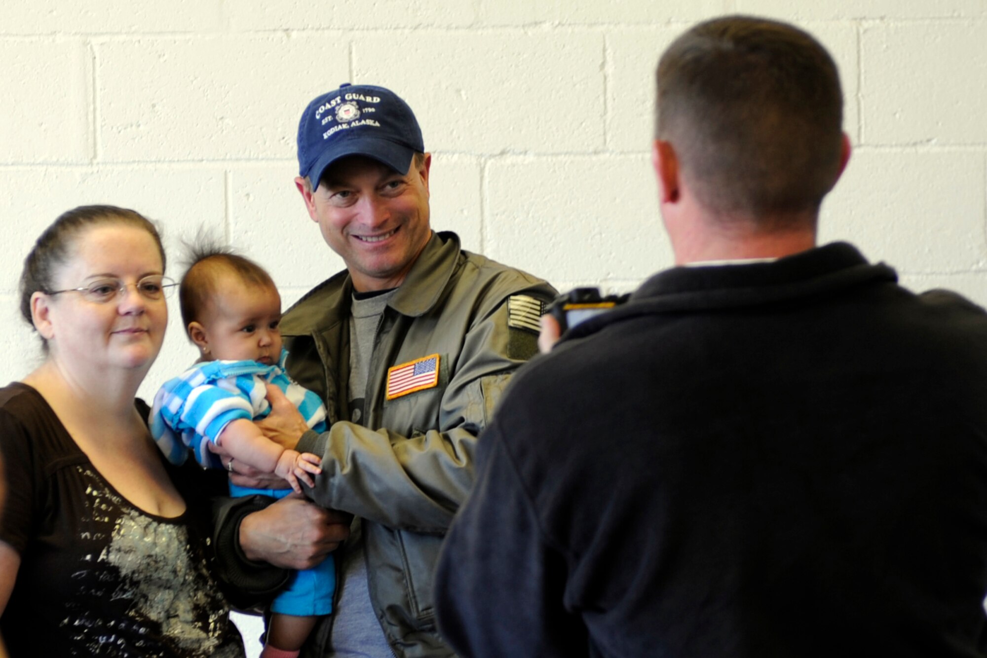 Gary Sinise meets with Eieslon families Sept. 18, 2010, Eielson Air Force Base, Alaska. Mr. Sinise and the Lt. Dan Band play USO Shows all around the country. Mr. Sinise is an actor and musician. (U.S. Air Force photo/Senior Airman Willard E. Grande II)