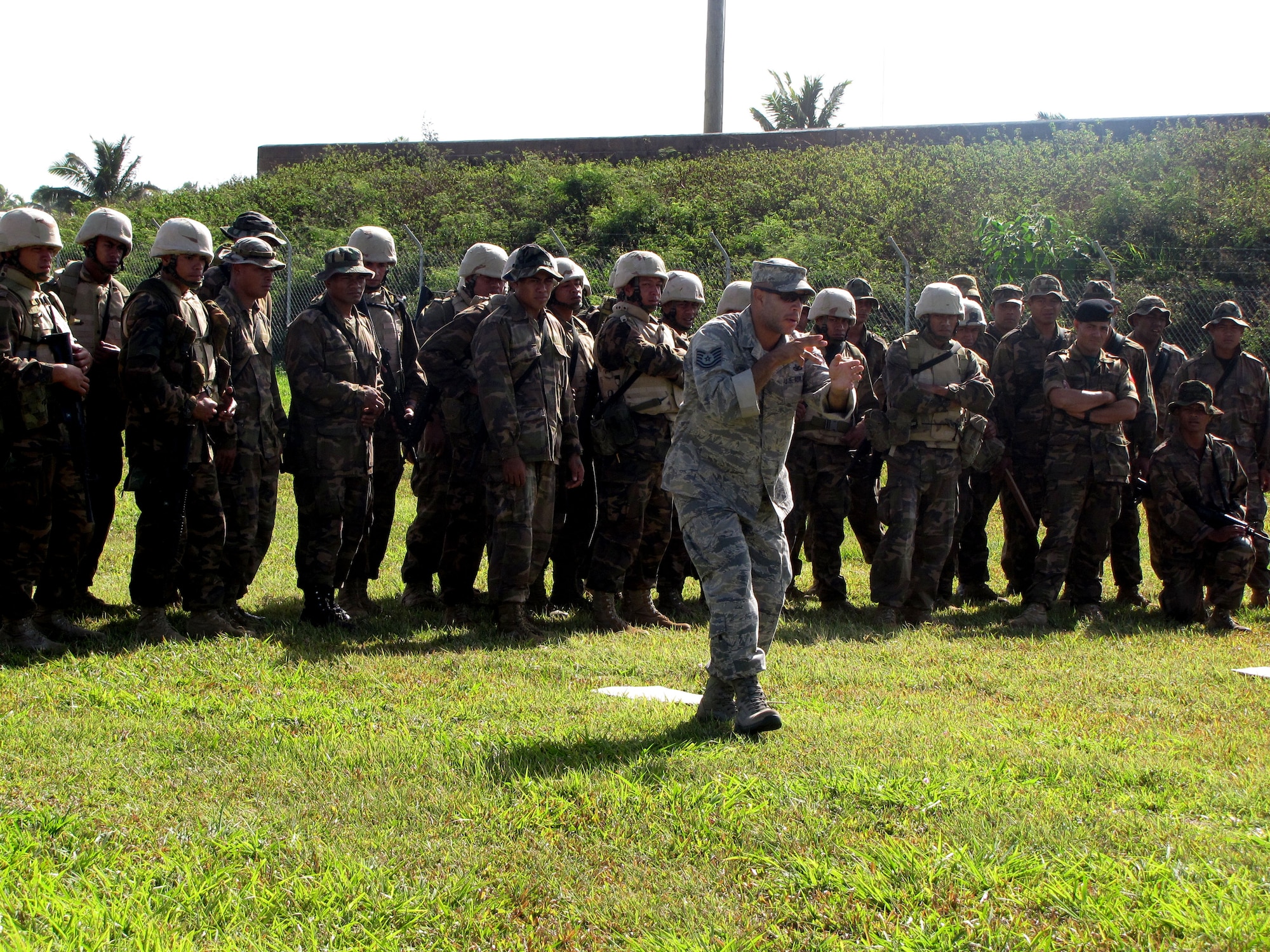 Tech. Sgt. Marcus Serrano, a cadre instructor from the 736th Security Forces Squadron’s Commando Warrior Regional Training Center at Andersen Air Force, Guam, demonstrates tactical maneuvers with Tongan Defense Forces members during a U.S. and Tongan Subject-Matter Expert Exchange in Nuku’alofa, Kingdom of Tonga, on Sept. 14, 2010.   The SMEE, which focused on tactical-team combat maneuvers, allowed U.S. and Tongan forces to share force protection and security operations information and understanding among attendees. (U.S. Air Force photo/ Francis Deniz) 