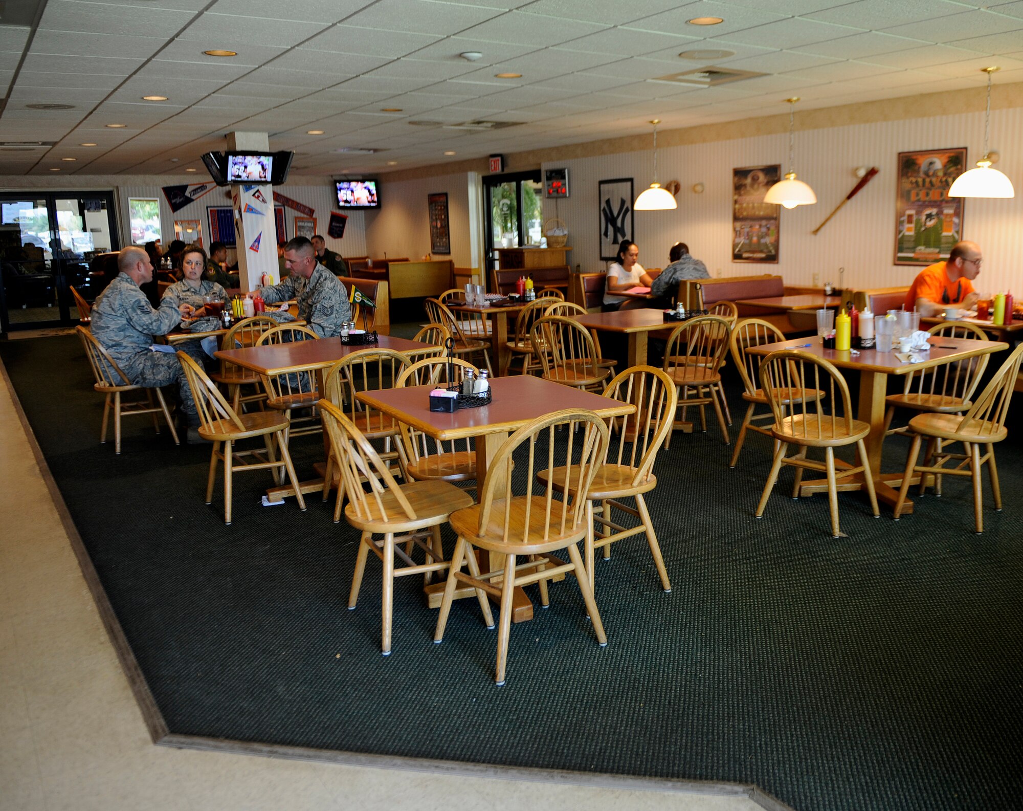 MOUNTAIN HOME AIR FORCE BASE, Idaho -- People enjoy lunch at one of the Force Support Squadrons facilities, Kurly’s Sports Grill Sept. 16. The squadron enhances combat readiness, retention and morale through programs promoting well-being and quality of life for the 366th Fighter Wing and its personnel and dependents. The 366th FSS is responsible for dining, lodging, fitness, honor guard, family member programs, leisure activities and mortuary affairs. (U.S. Air Force photo by Senior Airman Renishia Richardson)