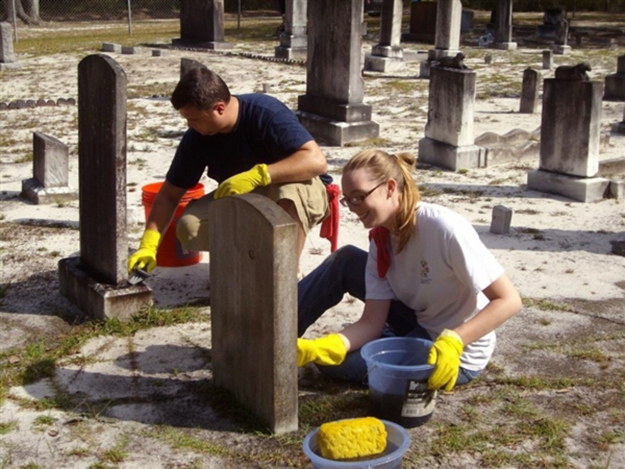 Volunteers clean headstones in Bragg Cemetery on National Public Lands Day Sept. 25, 2009, at Fort Stewart, Ga. (U.S. Army photo) 