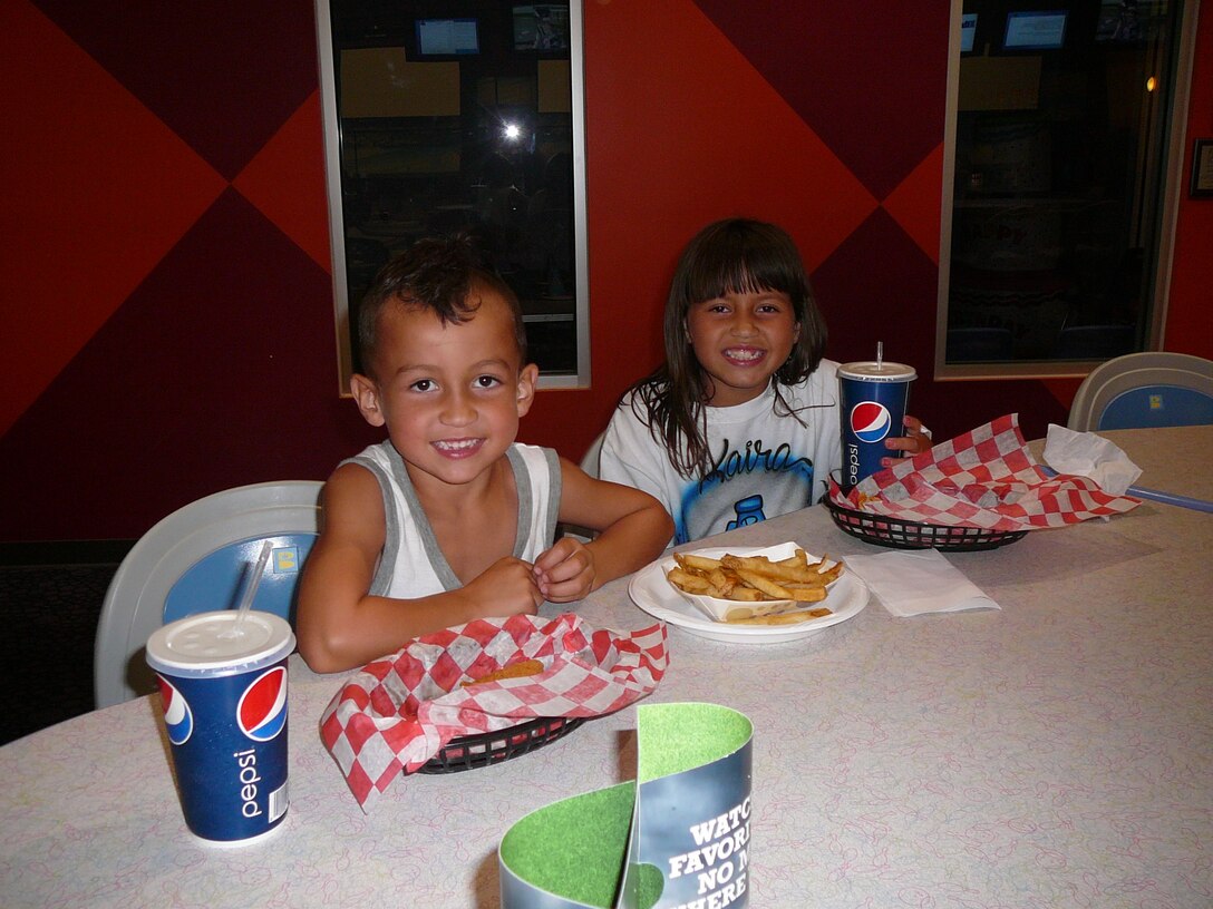 Family members from 1st Battalion, 8th Marines, enjoy a family event at MacDaddys in Cape Carteret, N.C.