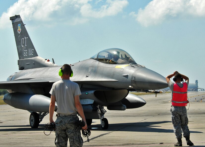 A 46th Test Wing maintainer prepares a 53rd Wing F-16 for take-off from Eglin Air Force Base, Fla.  More than 1,000 personnel of the 46th Maintenance Group are responsible for maintenance procedures for all of the 46th and 53rd aircraft located at Eglin.  (U.S. Air Force photo/Samuel King Jr.) 