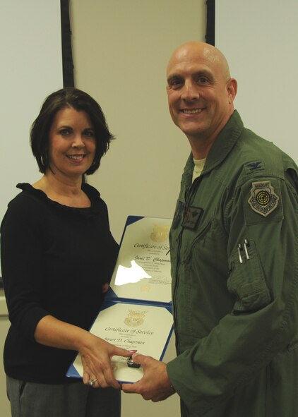 Janet Chapman receives her certificate for 30 years of federal civilian service from Col. Andy Comtois, 919th Special Operations Wing vice commander. The awards were presented at the 919th SOW’s civilian commander’s call Sept. 22.(U.S. Air Force photo/Staff Sgt. Jonathan McCallum)