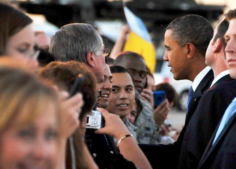 President Barack Obama landed at Kirtland AFB Sept. 27 during a visit to Albuquerque. Upon arriving, President Obama greeting Airmen who were on the flightline. President Obama came to New Mexico to speak with families about improving the economy.  U.S. Air Force Photo by Todd Berenger.