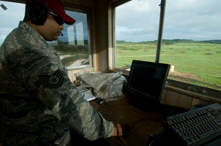 TSgt Darrell Williams, 902 ABW/SFS, oversees tower operation and target control during a heavy weapons class held at Camp Bullis, TX. (U.S. Air Force photo/Steve White)
