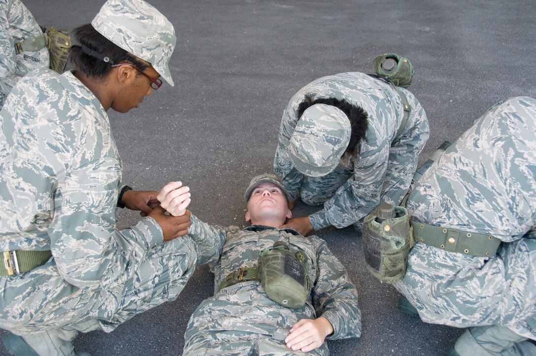 Trainees demonstrate basic life saving skills during self-aid and buddy care class. (U.S. Air Force Photo/Melinda Mueller)
