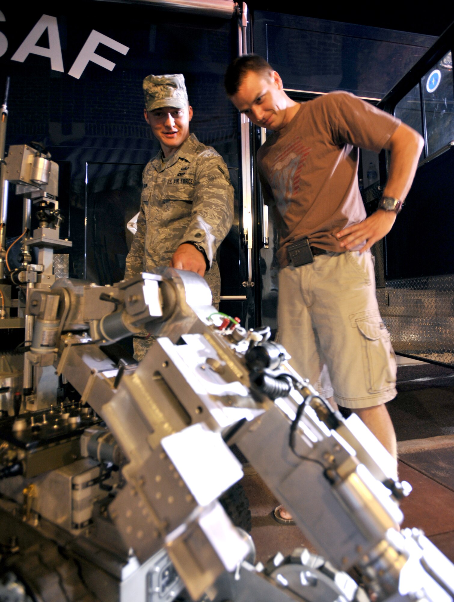 100924-F-4406D-094 SHAW AIR FORCE BASE, S.C.- Airman 1st Class Kimeron Giffin of the 20th Explosive Ordnance Disposal apprentice, shows a Sumter local the Remote Operated Neutralizer System, or RONS downtown Sumter, S.C., Sept. 24, 2010. The Street Fest was a salute to all members stationed at Shaw AFB, Progress Energy, Federal Trade Commission and the City of Sumter.  (U.S. Air Force photo/Airman 1st Class Tabatha L. Duarte (Released)