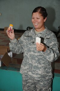 AGUA SALADA, Honduras --  Staff Sgt. Amanda Williams, of the Joint Task Force-Bravo Medical Element, briefs villagers here on the use of vitamins and soap during a medical readiness training exercise here Sept. 28. Sergeant Williams and the preventive medicine team briefed more than 500 villagers on hygiene and nutrition in an effort to stem the occurance of basic health problems. (U.S. Air Force photo/Tech. Sgt. Benjamin Rojek)