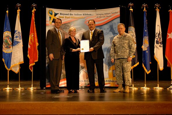 Governor Tim Pawlenty presented the Duluth Yellow Ribbon network a Yellow Ribbon city proclamation on Sept. 22 during the Yellow Ribbon Summit at Boeckman Middle School in Farmington, Minn.