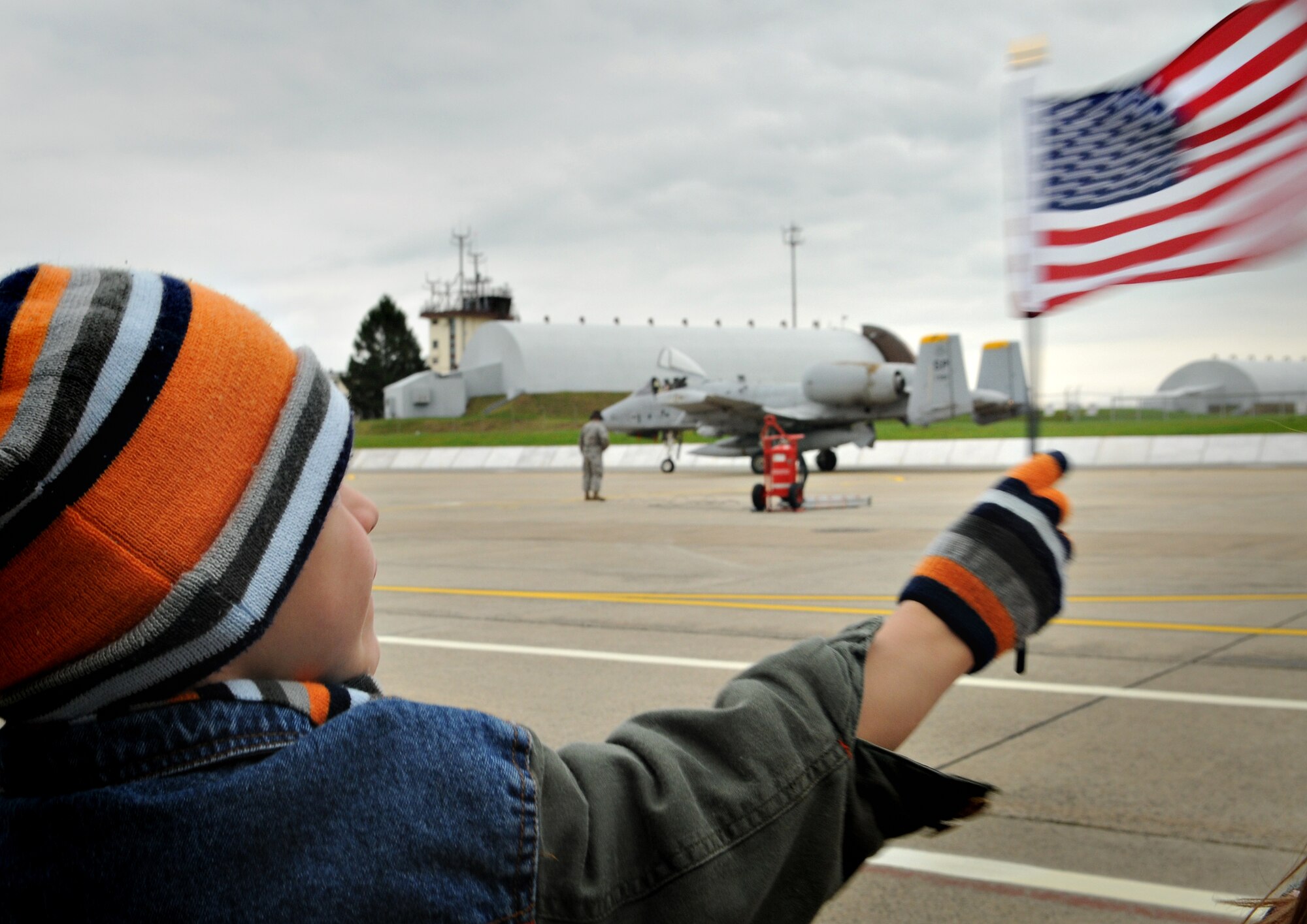 SPANGDAHLEM AIR BASE, Germany – A child waves an American flag as an A-10 Thunderbolt II taxis on ramps one and two Sept. 27. The A-10 was one of five to return to Spangdahlem after a five-month deployment to Kandahar, Afghanistan. (U.S. Air Force photo/Staff Sgt. Benjamin Wilson)