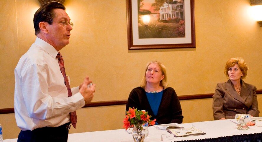 Court Crow, an instructor with Dale Carnegie Training, teaches a public
speaking class to spouses of wing commanders and command chiefs during the
second annual Air Force Global Strike Command Commander's Conference March
24 at Barksdale Air Force Base, La. Command spouses' sessions focused on
leadership training and issues affecting Airmen and their families. (U.S.
Air Force photo/Senior Airman Chad Warren)