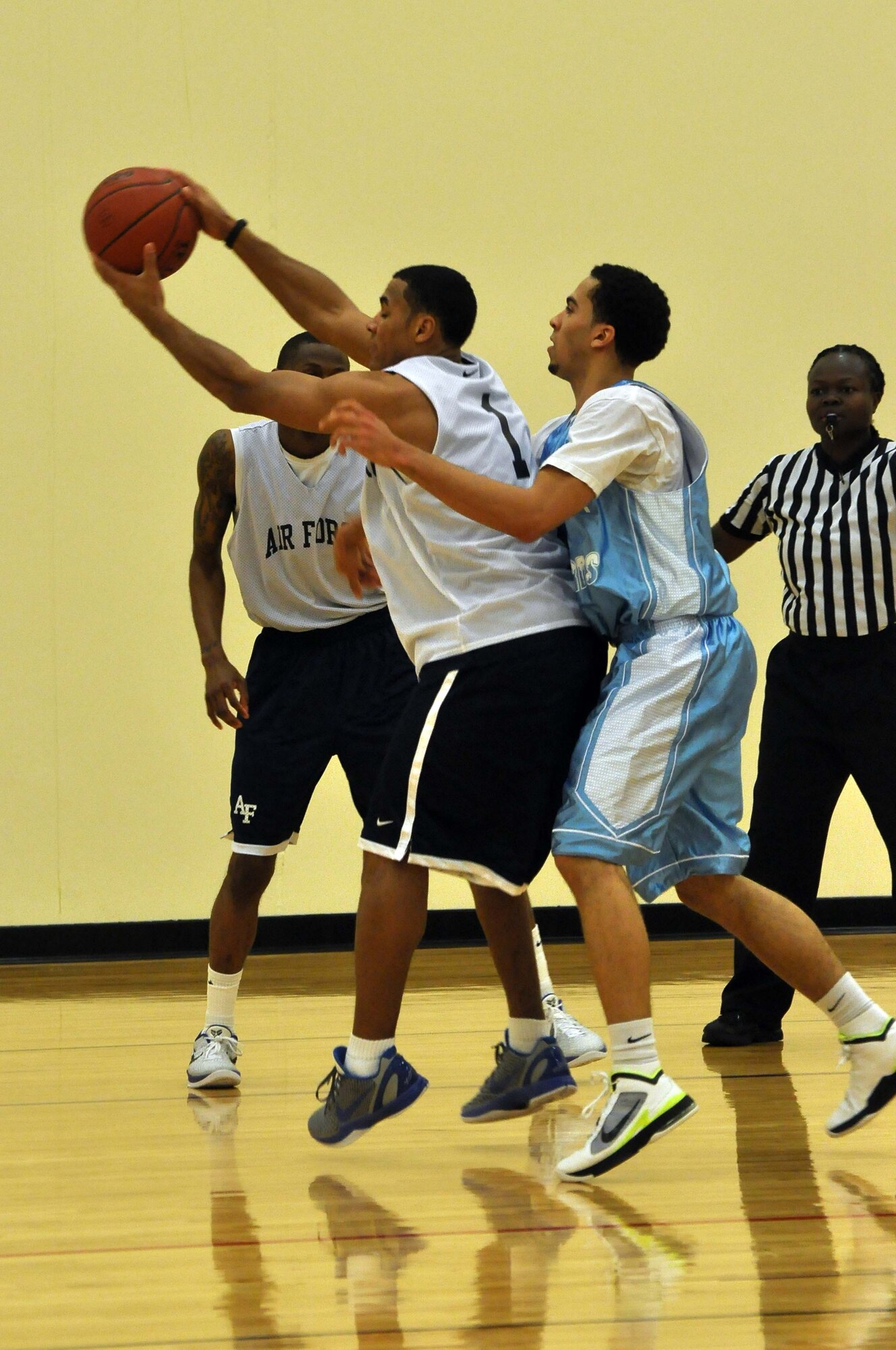 The Air Force basketball team (white) scrimmages the American Basketball Associations Minnesota Blizzards (blue) at the Minneapolis-St. Paul International Airport Air Reserve Station, Minn., April 2 2011. (Air Force Photo/TSgt Bob Sommer)
