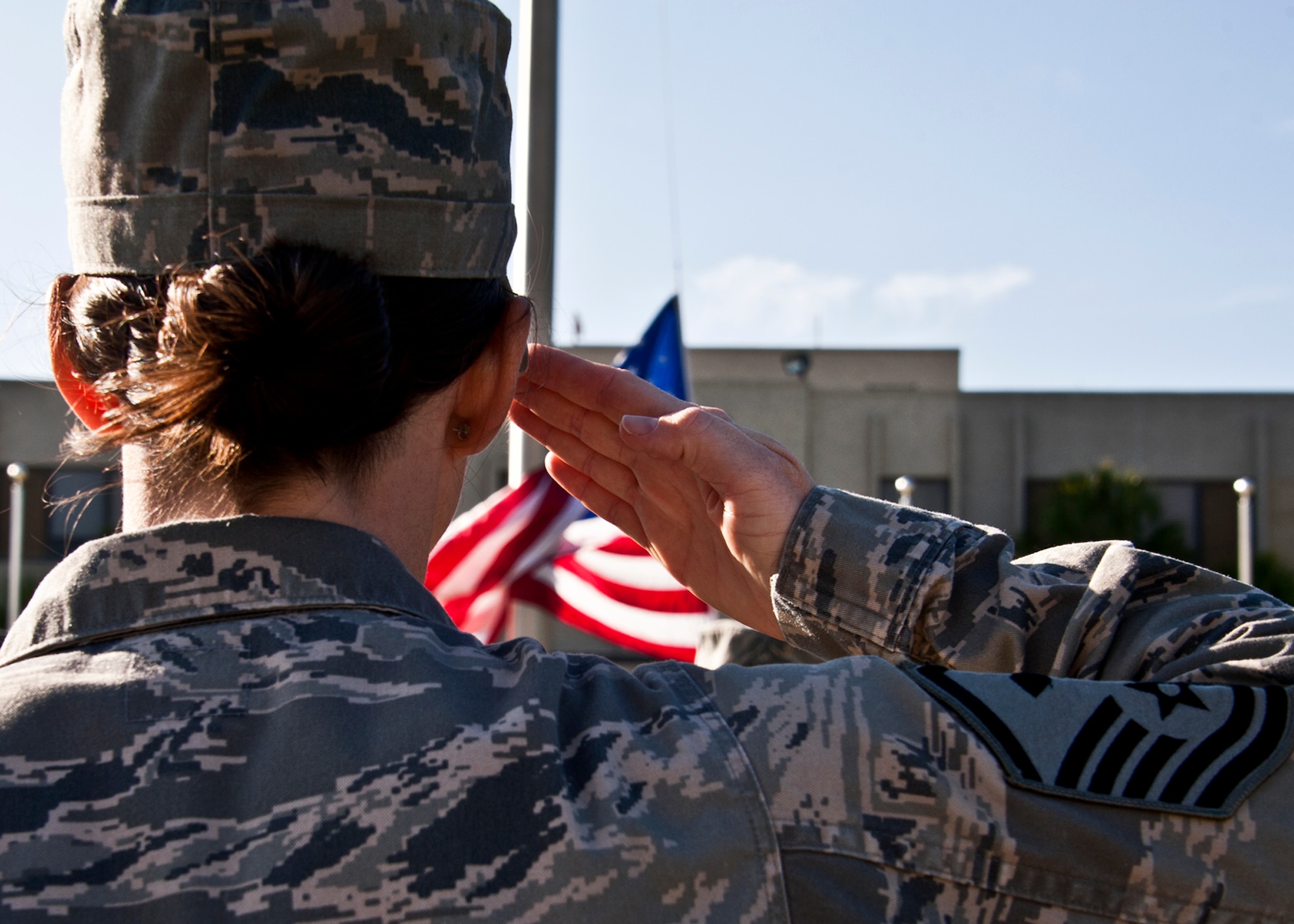 A female first sergeant salutes the flag during a retreat ceremony conducted solely by female Airmen March 31 at Eglin Air Force Base, Fla. The flight and flag detail team were made up of women from around the base. The ceremony closed out Women’s History Month on base.  (U.S. Air Force photo/ Samuel King Jr.)
