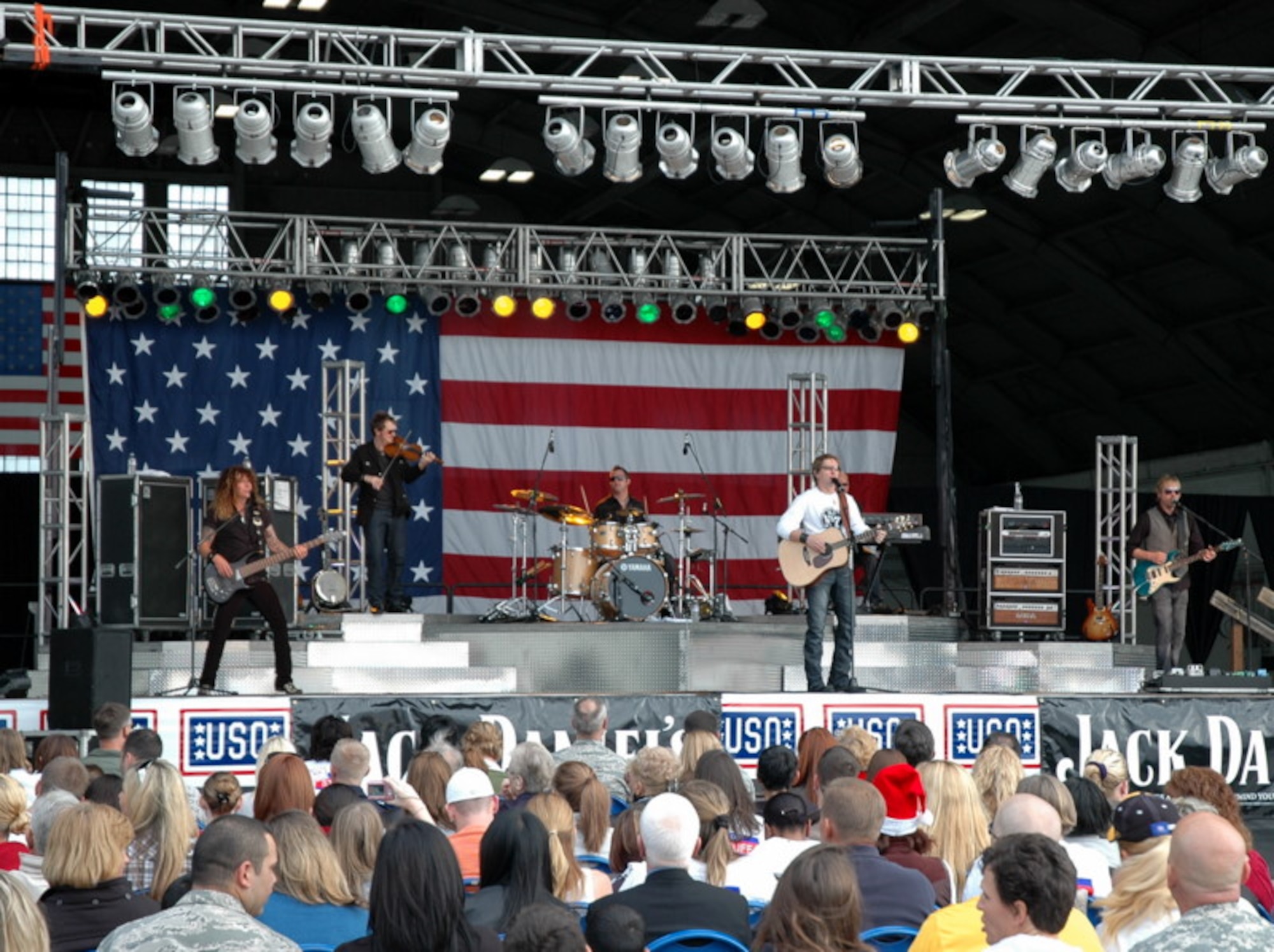 Country music star Craig Morgan will headline a free concert here on April 15 in support of the military. The concert is scheduled for 7 p.m. in Hangar 102 and is open to all Department of Defense identification card holders.