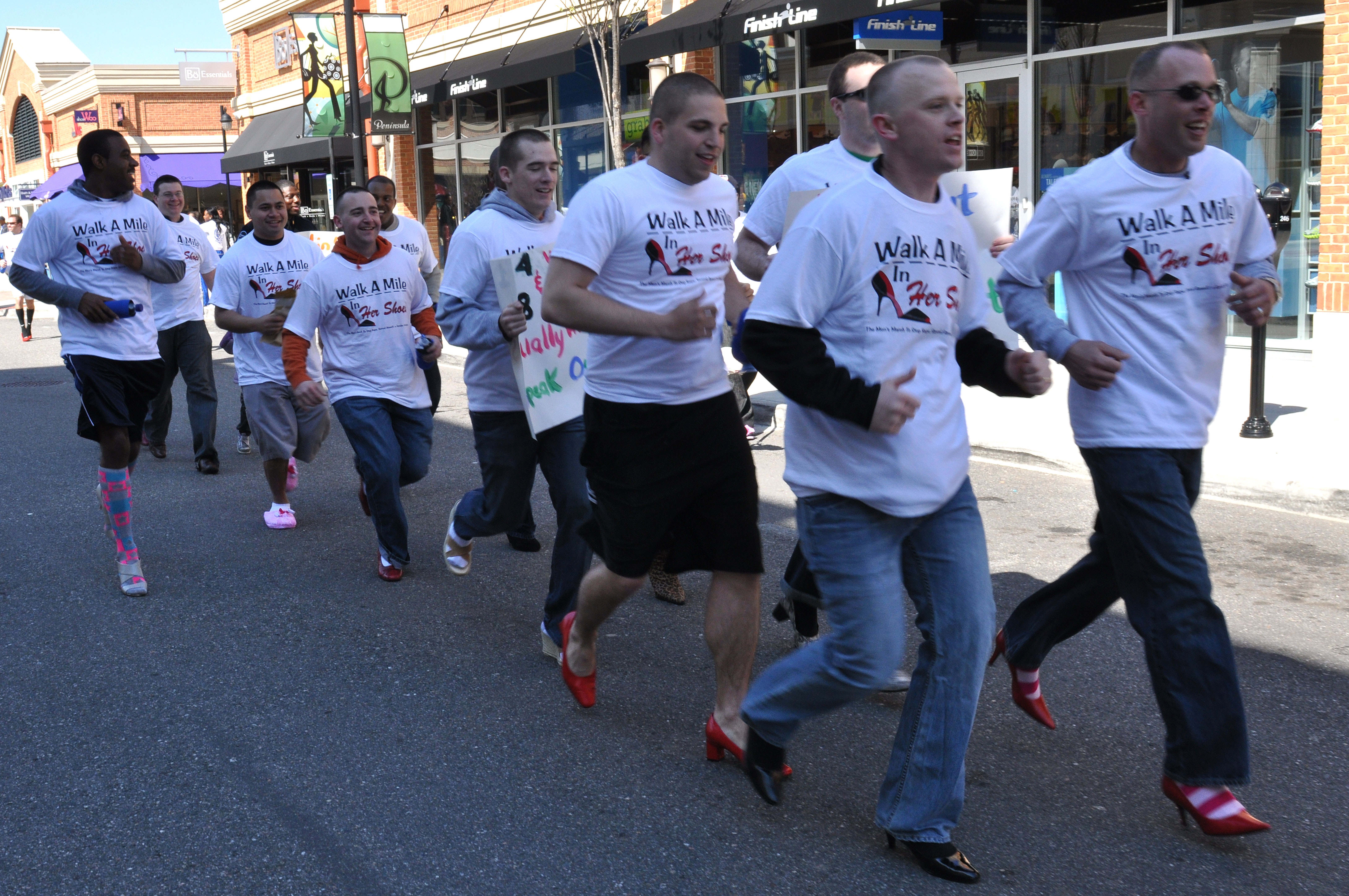 Total 55+ imagen walk a mile in her shoes - Abzlocal.mx
