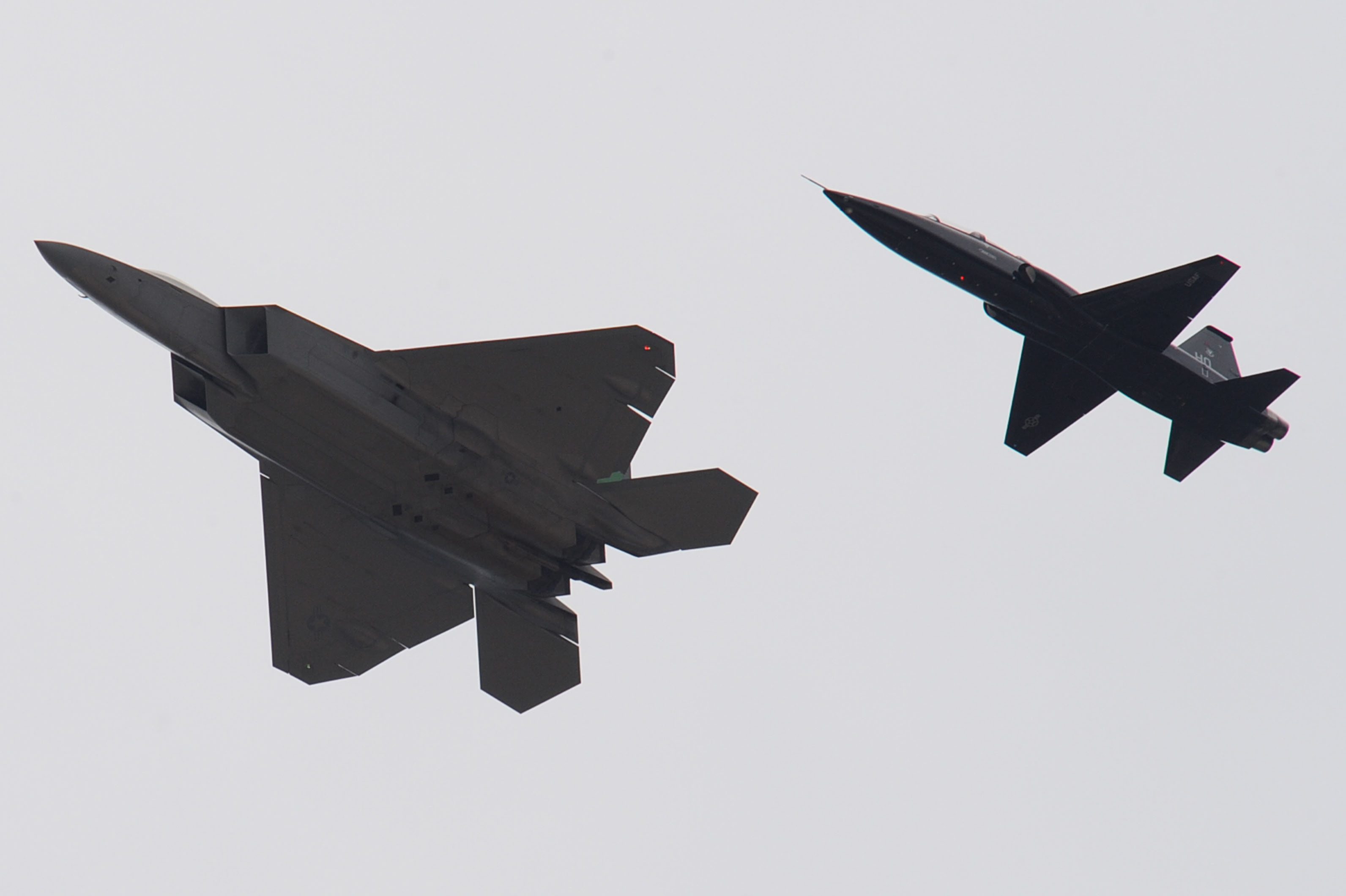 T＊　38 T-38 arrives to supplement F-22 training > Joint Base Langley
