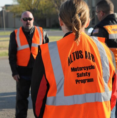 ALTUS AIR FORCE BASE, Okla. -- Rob Morrow, 97th Air Mobility Wing lead motorcycle instructor, briefs a group of motorcyclists before a motorcycle mentor ride here March 25. A motorcycle mentorship program is established to provide both experienced and inexperienced operators an opportunity to share information to be better equipped to ride safely. (U.S. Air Force photo by Airman 1st Class Kenneth W. Norman/ Released by 97th Air Mobility Wing Public Affairs)
