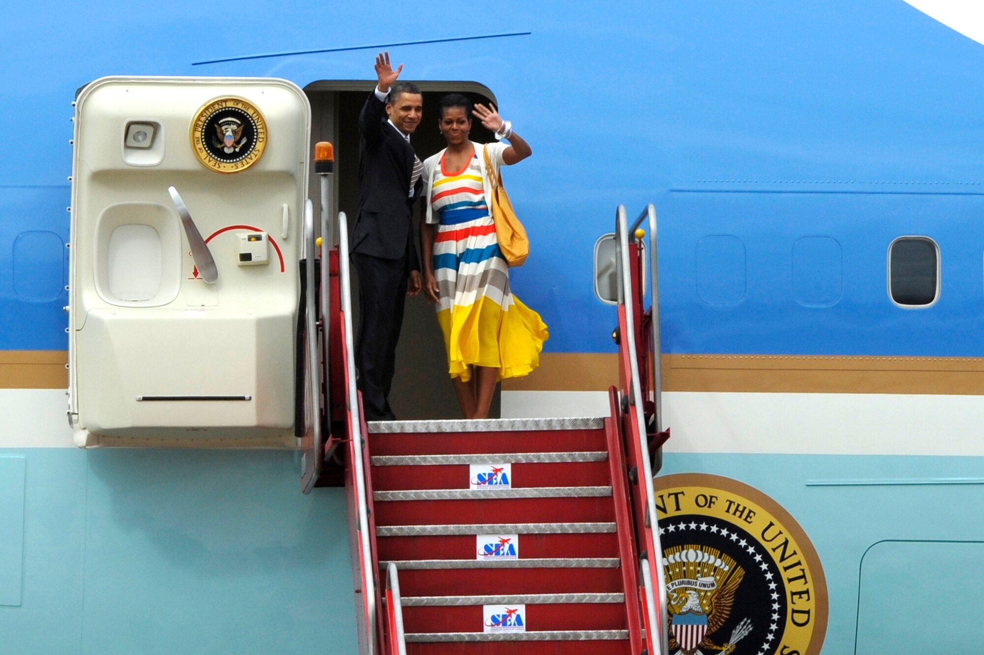 President Obama and the First Lady wave farewell at Galeao Air Base, Rio de Janeiro, Brazil, March 21 as they depart the city for the next stop on the President's March 19-23 Latin America tour. Thirty-five Airmen from the 621st Contingency Response Wing, Joint Base McGuire-Dix-Lakehurst, N.J., were tasked with expanding capability at airfields in Brasilia and Rio de Janeiro, Brazil, Santiago, Chile and San Salvador, El Salvador in support of air mobility requirements for presidential personnel and cargo.(U.S. Air Force photo by Tech. Sgt. Laura K. Deckman/released)