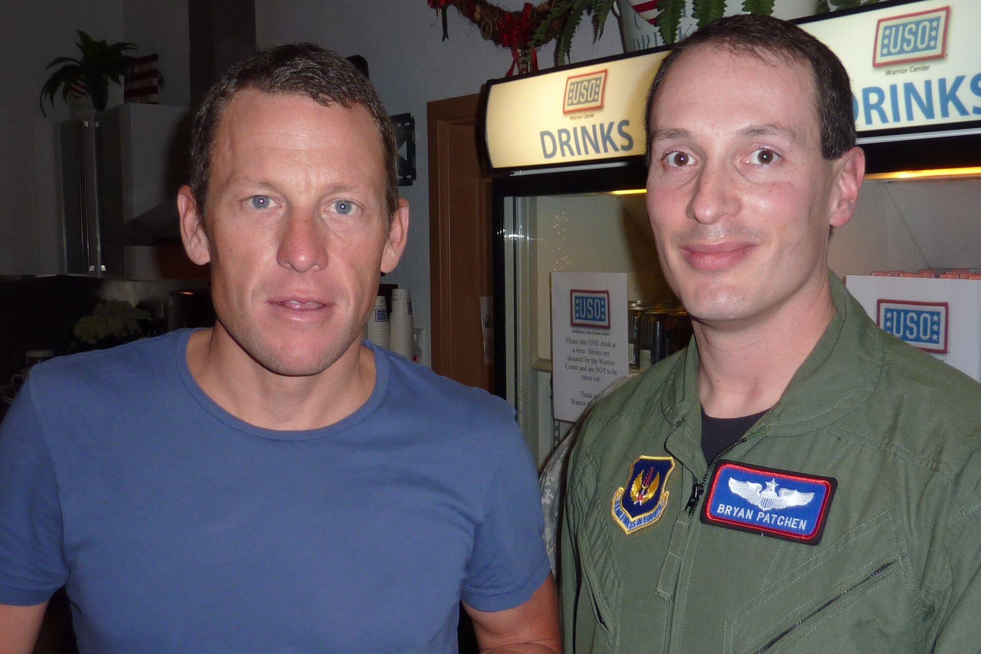Lt. Col. Bryan Patchen, 603rd Air and Space Operations Center director of operations, poses with cancer survivor and former professional road racing cyclist Lance Armstrong. Colonel Patchen is also a cancer survivor and will be participating in the upcoming London Marathon, April 17, 2011. Running as a member of Team Livestrong, he is raising money for the fight against cancer. (Courtesy photo)