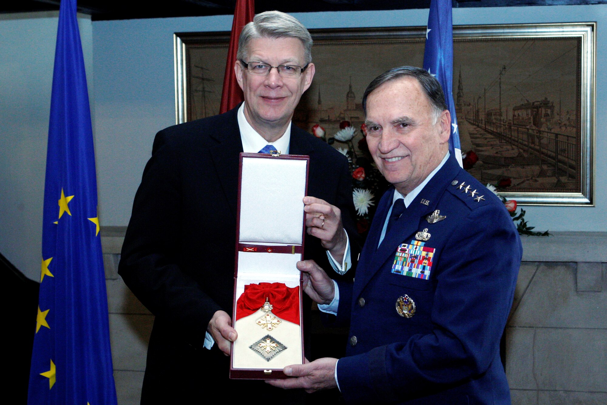 Latvian president Valdis Zatlers awards retired Gen. William Tom Hobbins, USAFE commander from 2005 to 2008, the Order of Viesturs, First Grade, in recognition of the general’s personal investment in helping to ensure the success of the NATO summit in Riga, Latvia, in November 2006. “It was a great honor to receive this award,” said General Hobbins. “I simply represent the people who are truly deserving of this award, the men and women of USAFE who served with me.” (Courtesy photo by Toms Kalnins, Chancery of the president of Latvia) 